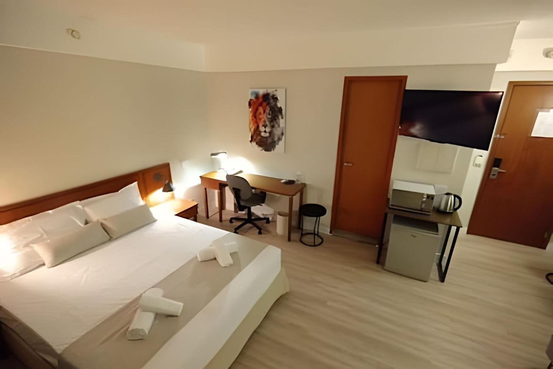 Deluxe Queen Suite