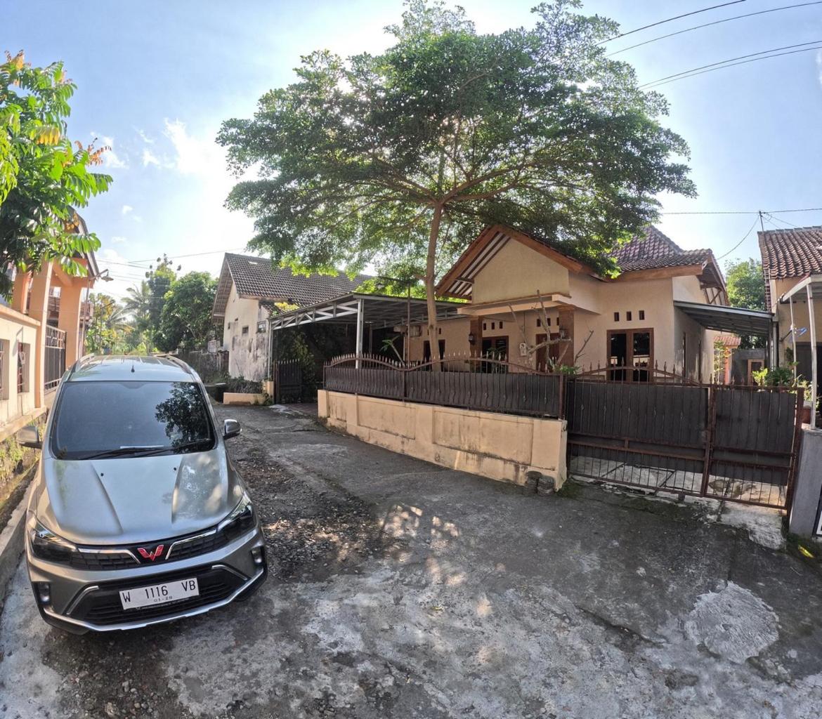 Three-Bedroom House photo 2