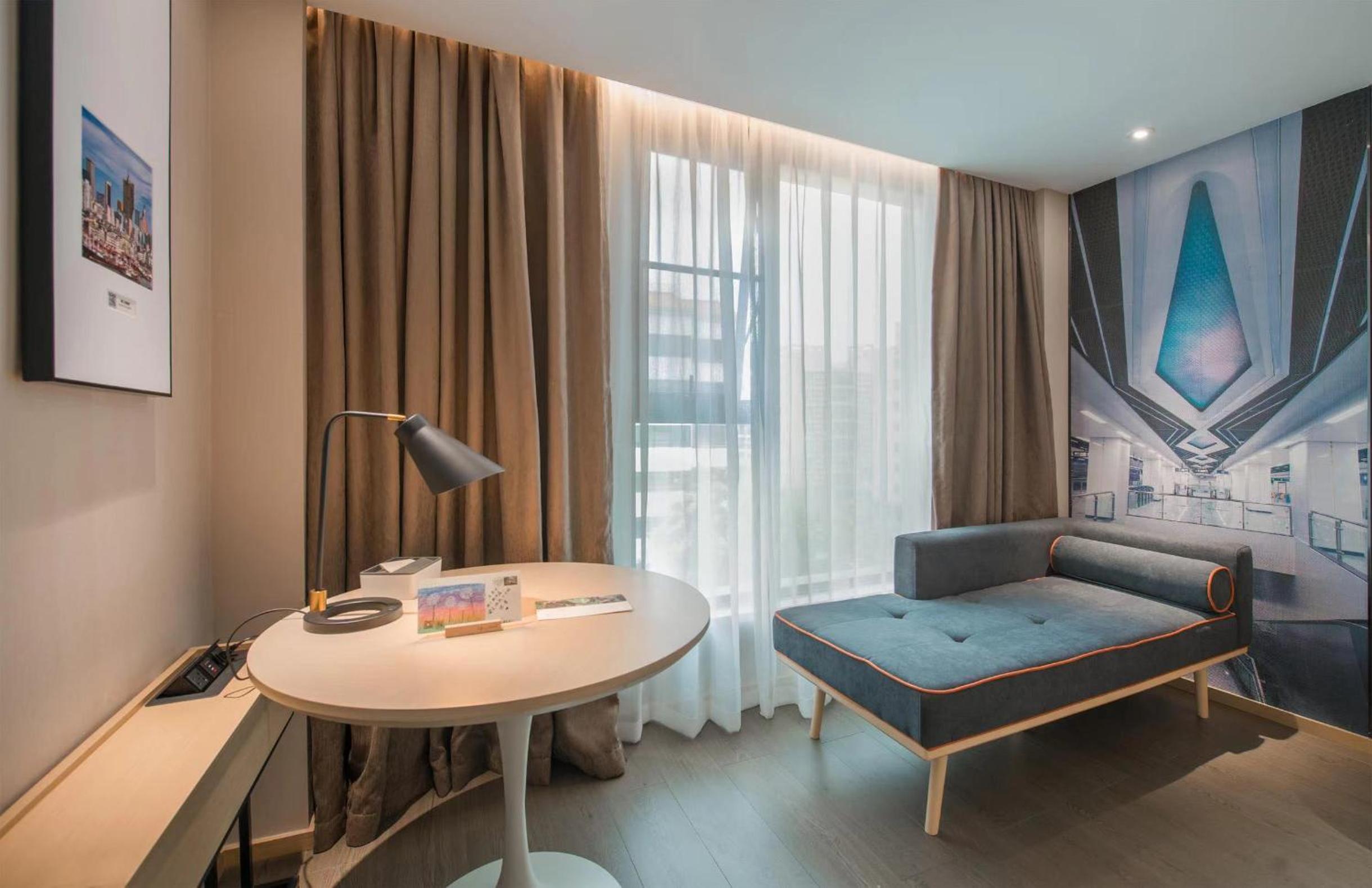 Elegant Twin Room photo 3