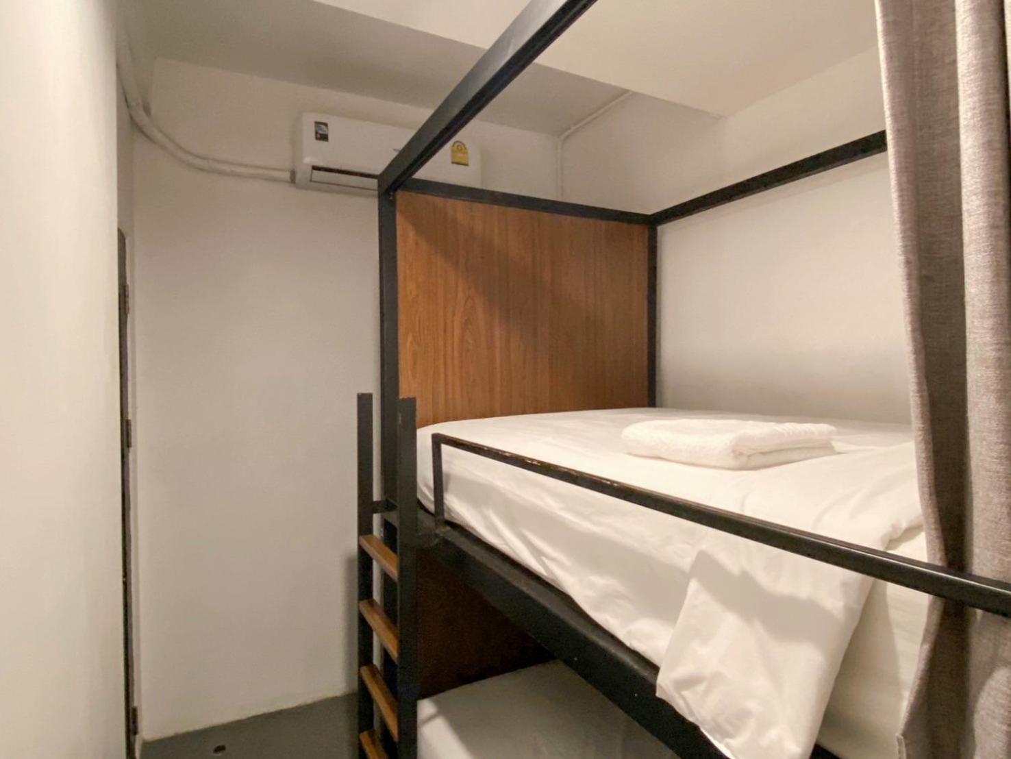 Twin Room With Shared Bathroom photo 3