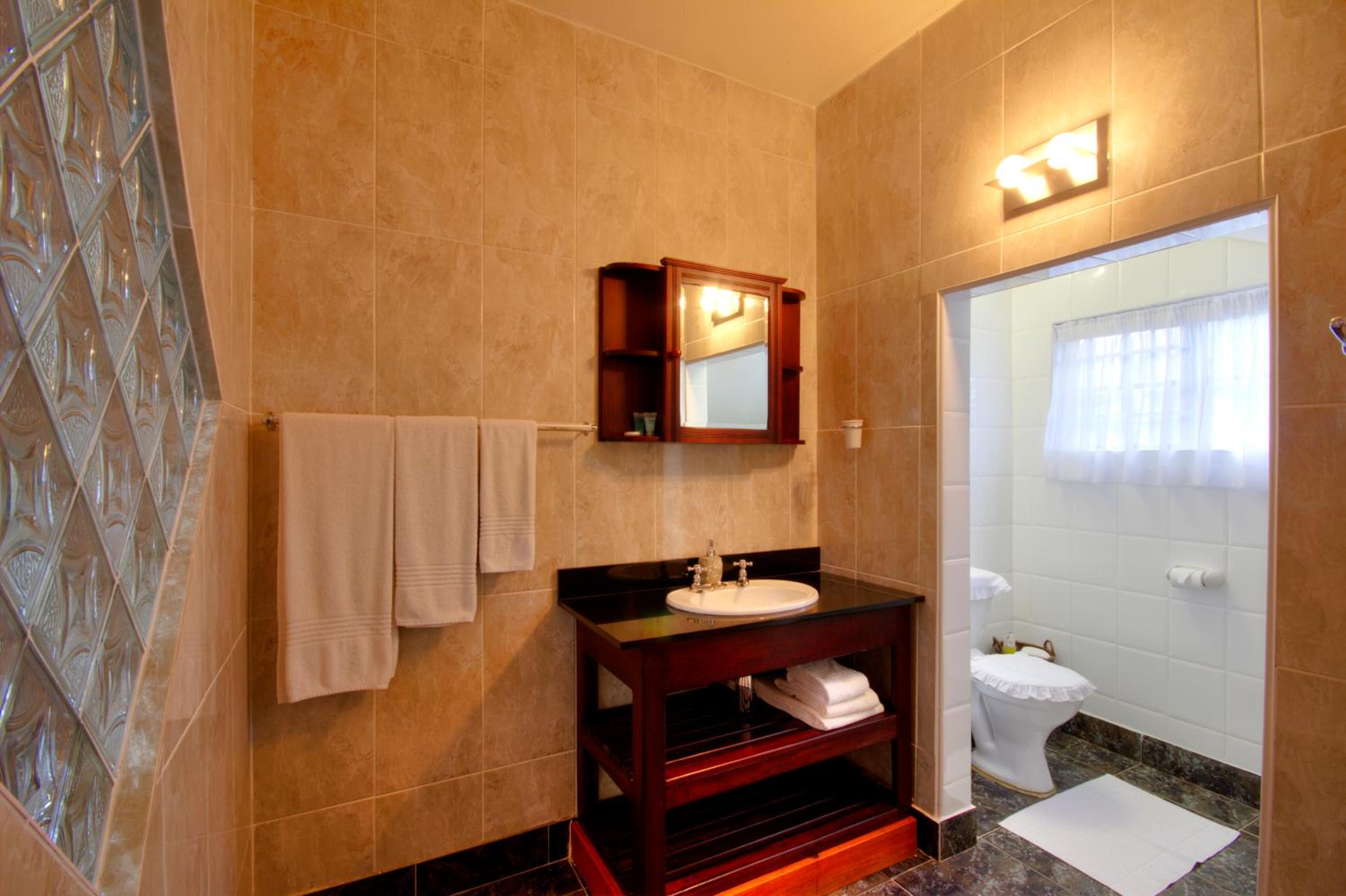 Deluxe Family Room (2 Adults + 3 Children) - Photo 9