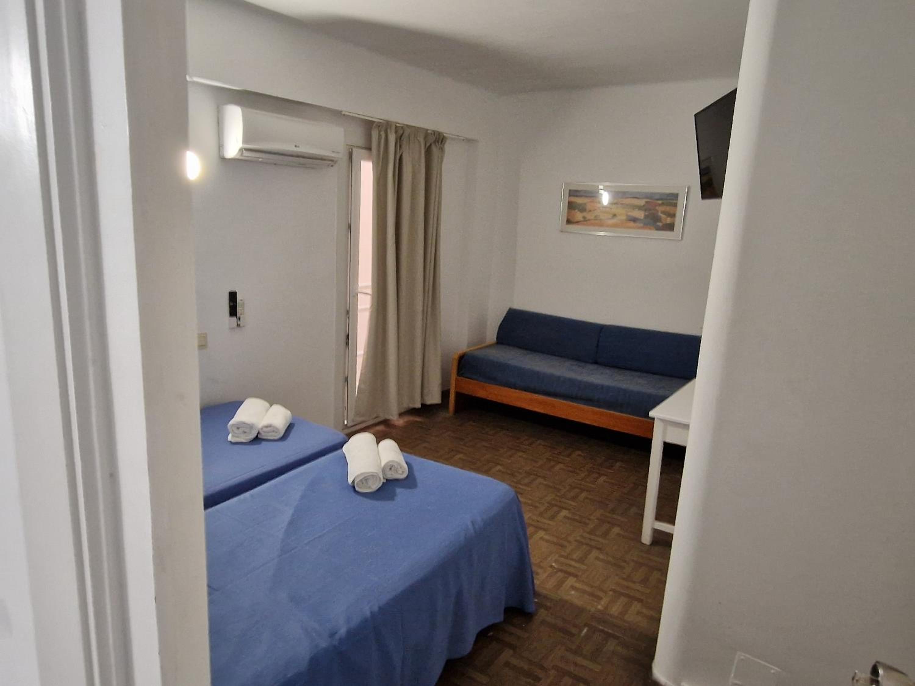 Double Room with Extra Bed photo 2