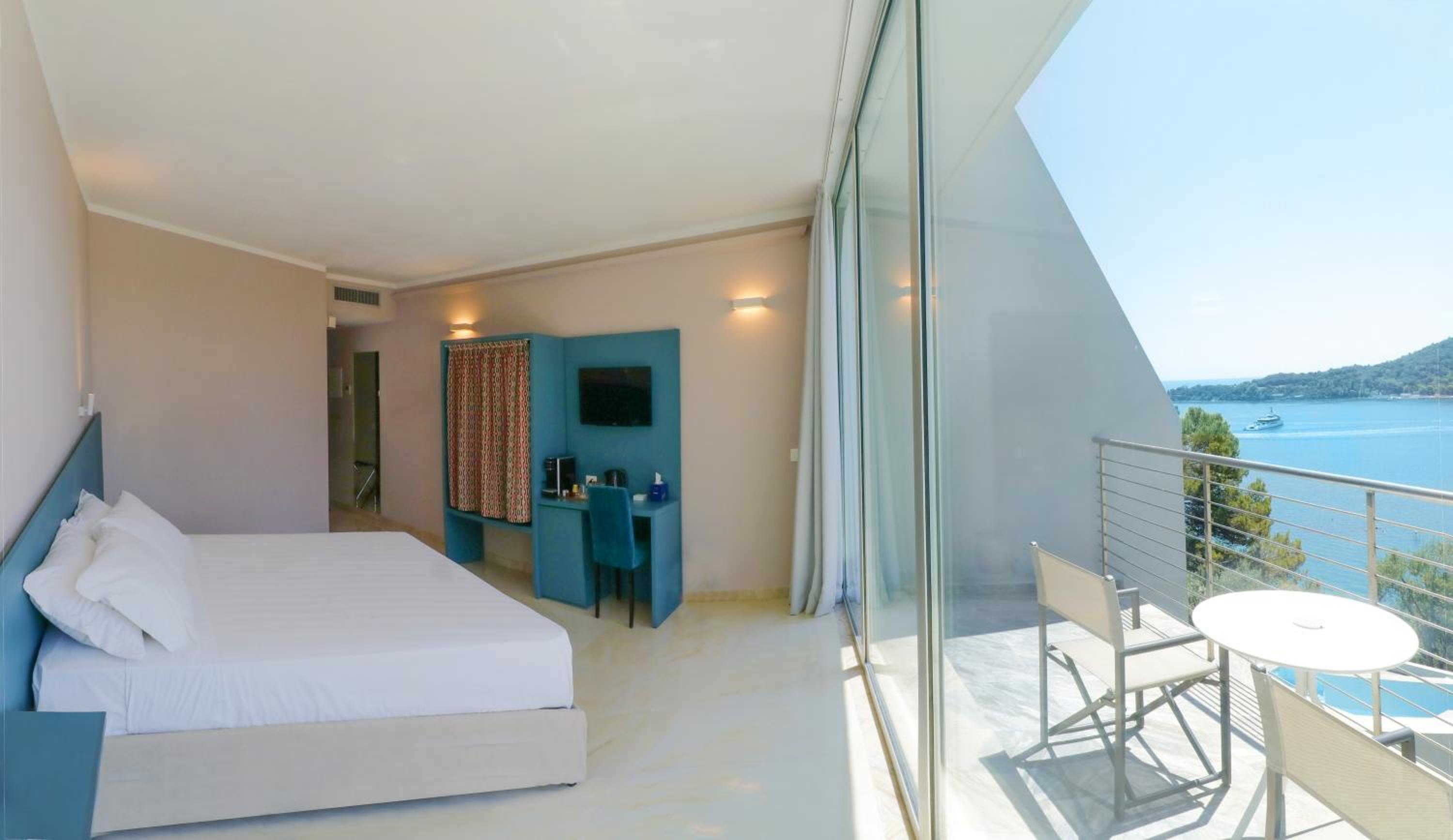 Double Room with Sea View - Photo 1