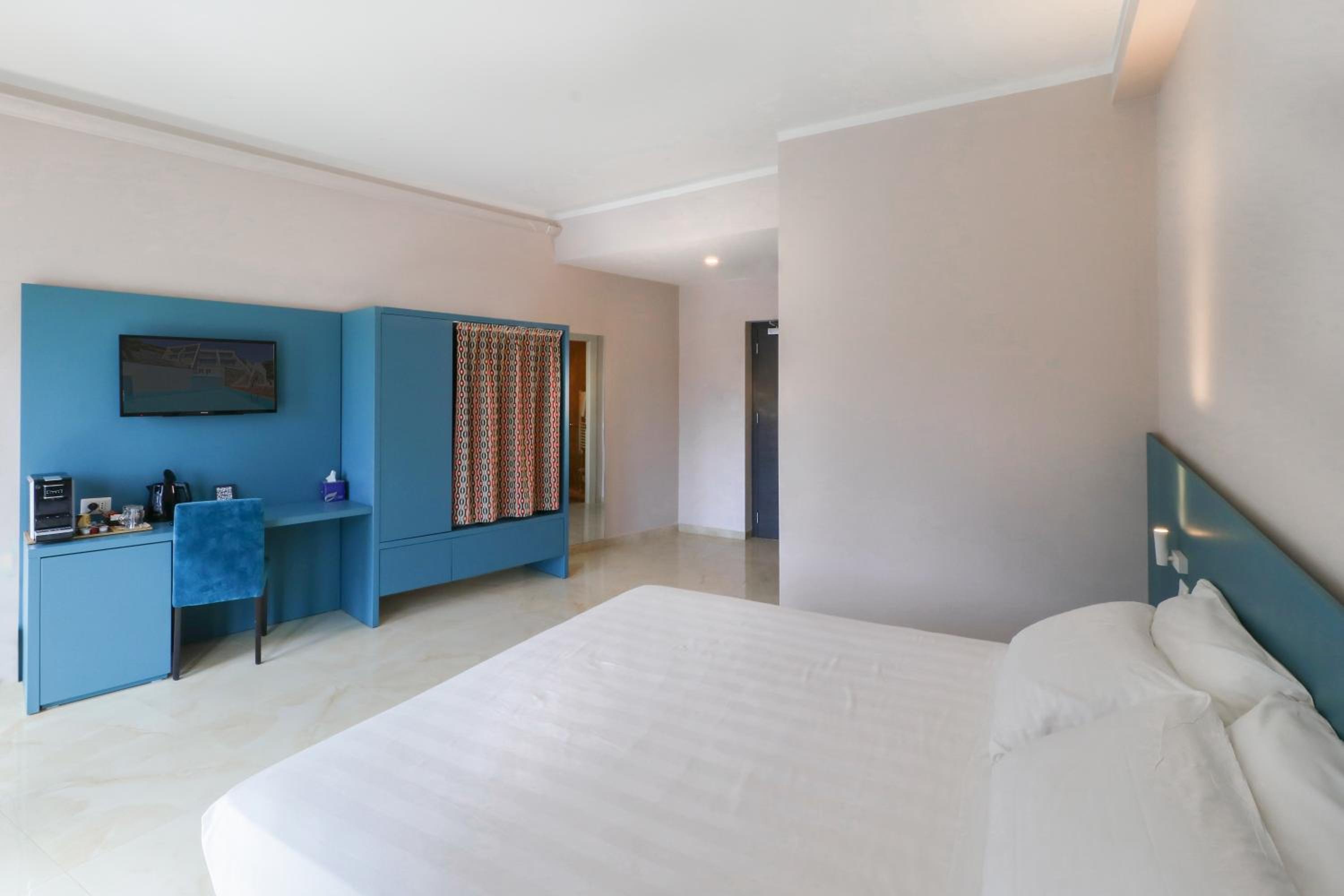 Double Room with Sea View - Photo 2