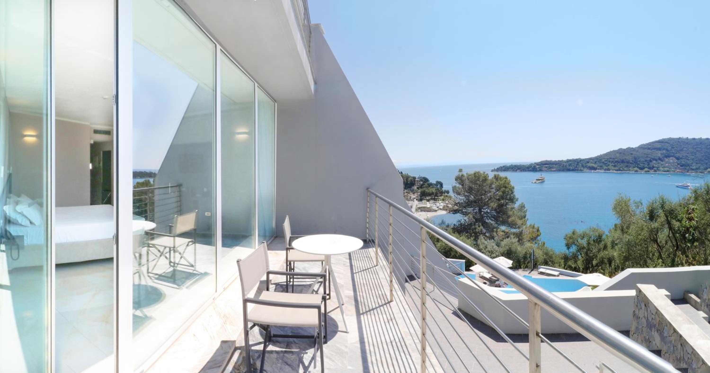 Deluxe Double Room with Balcony and Sea View - Photo 4