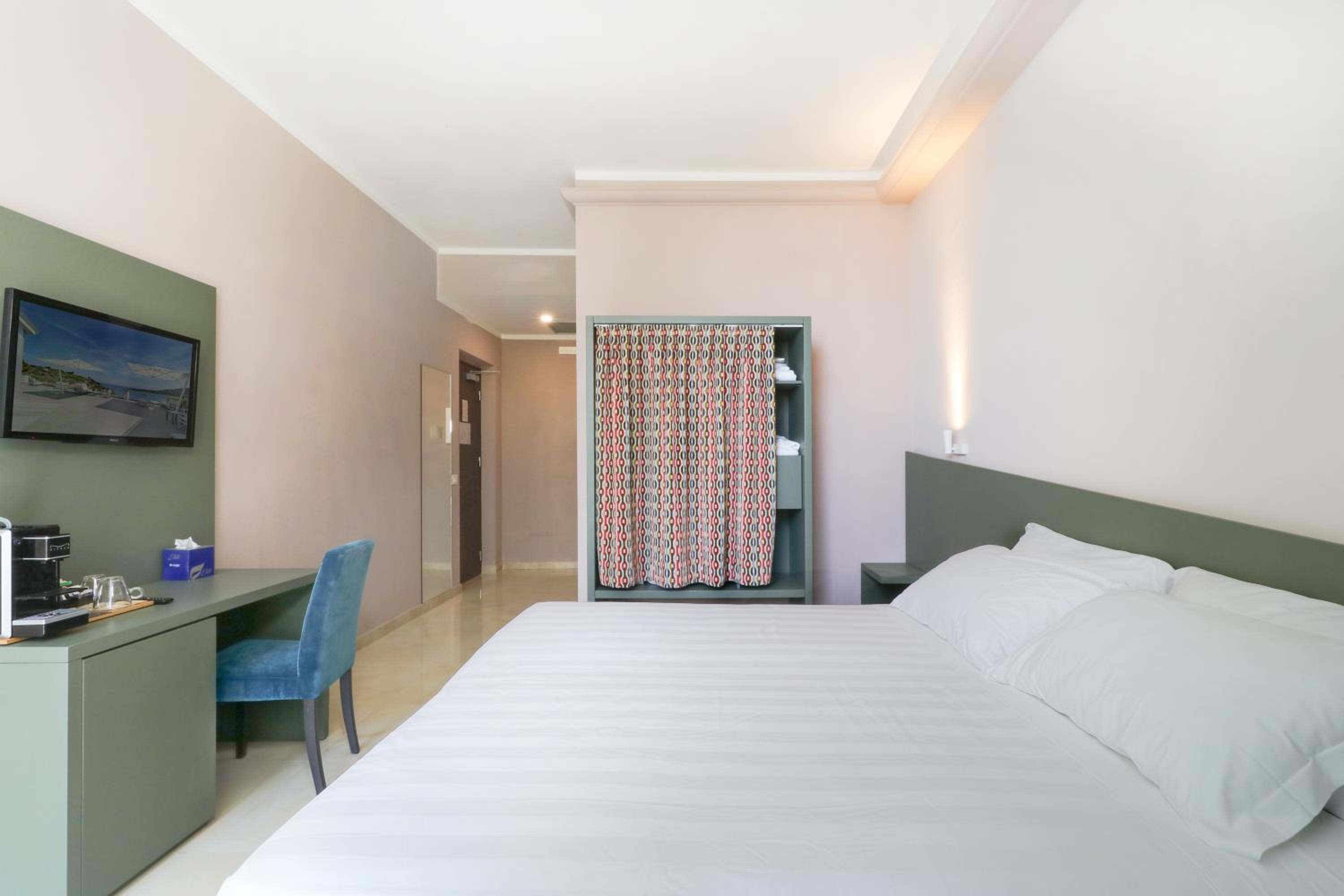 Double Room with Balcony - Photo 1