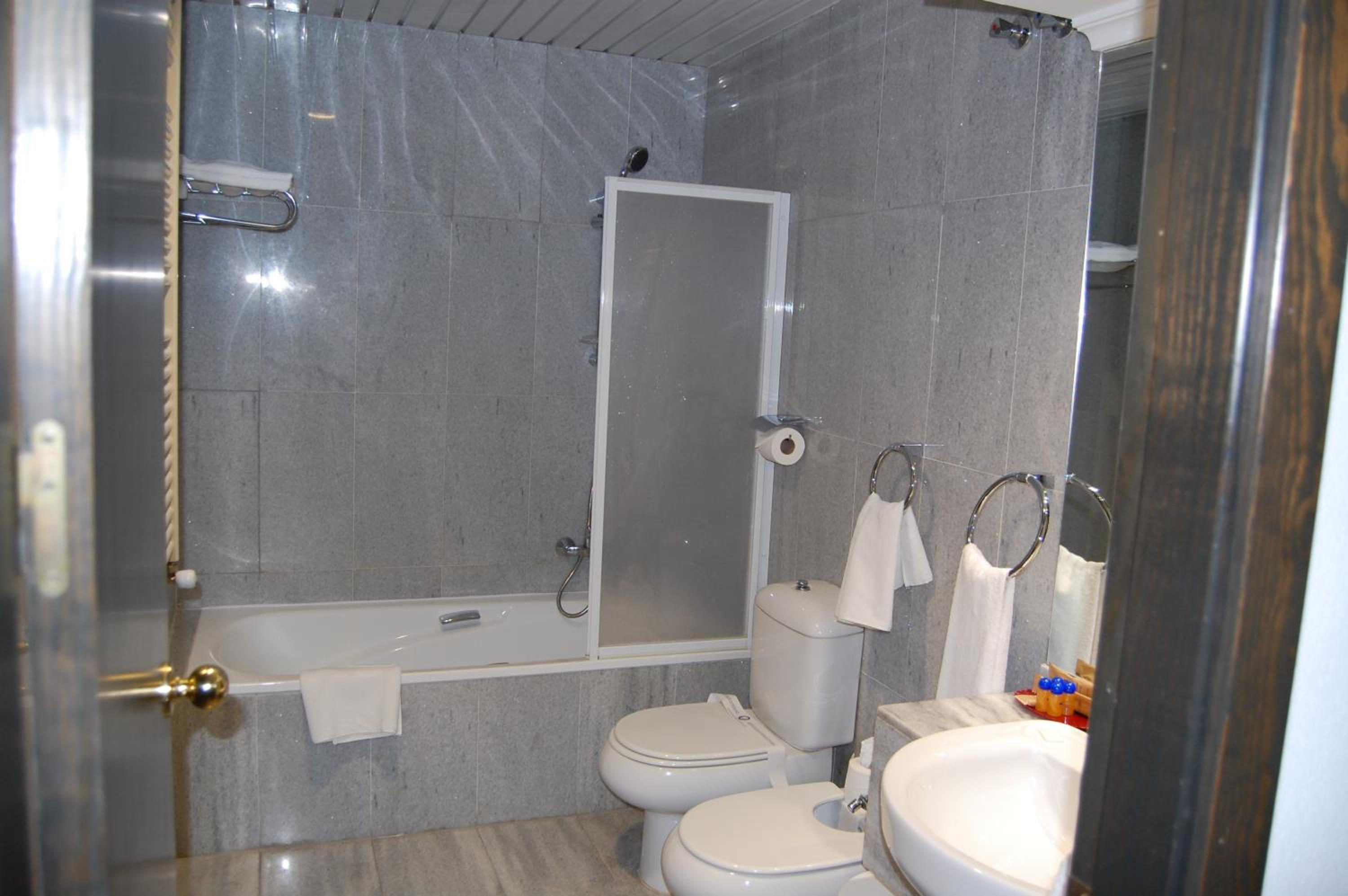 Double Room - Photo 2
