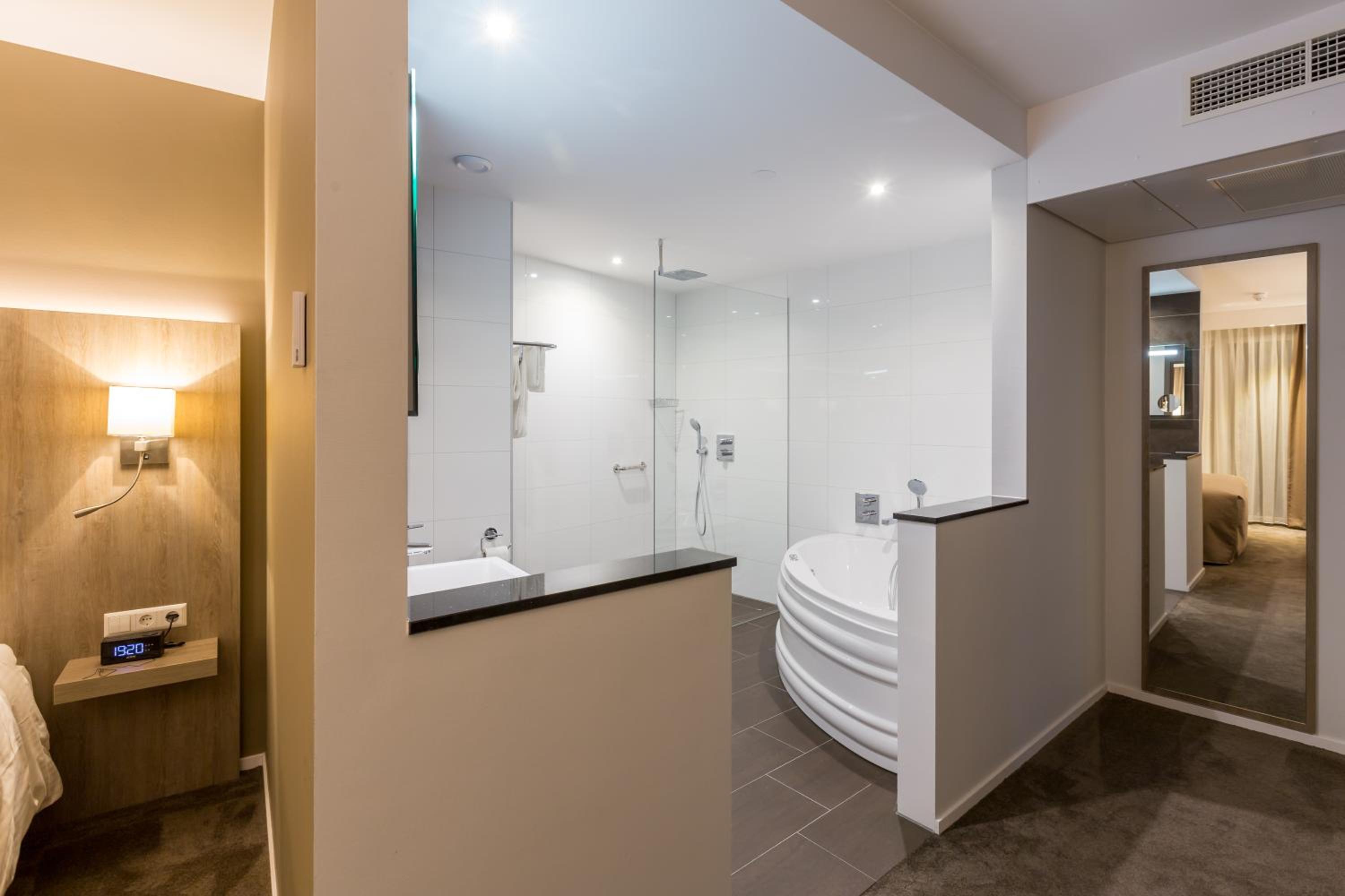 Comfort Double Room with Spa Bath and Rain shower - Photo 5