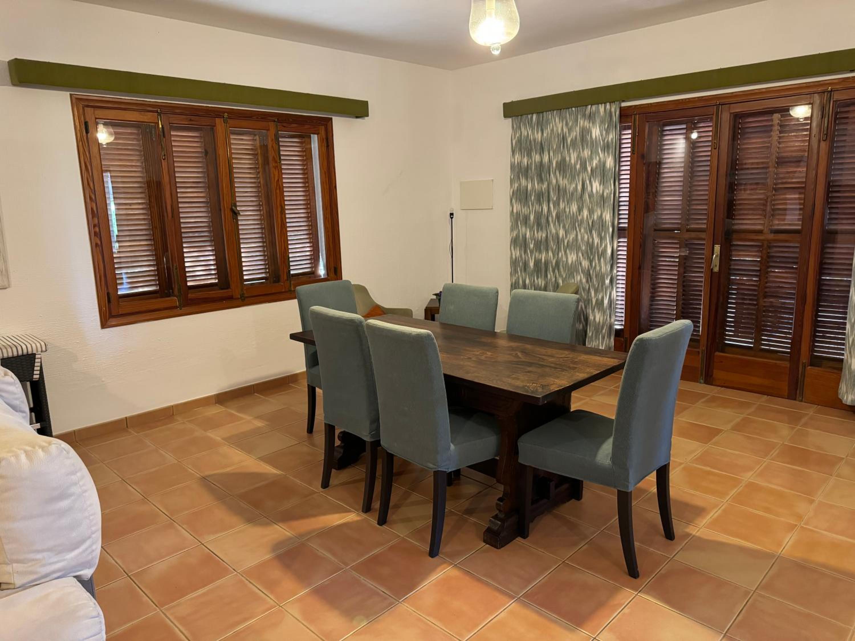 Five-Bedroom House photo 2