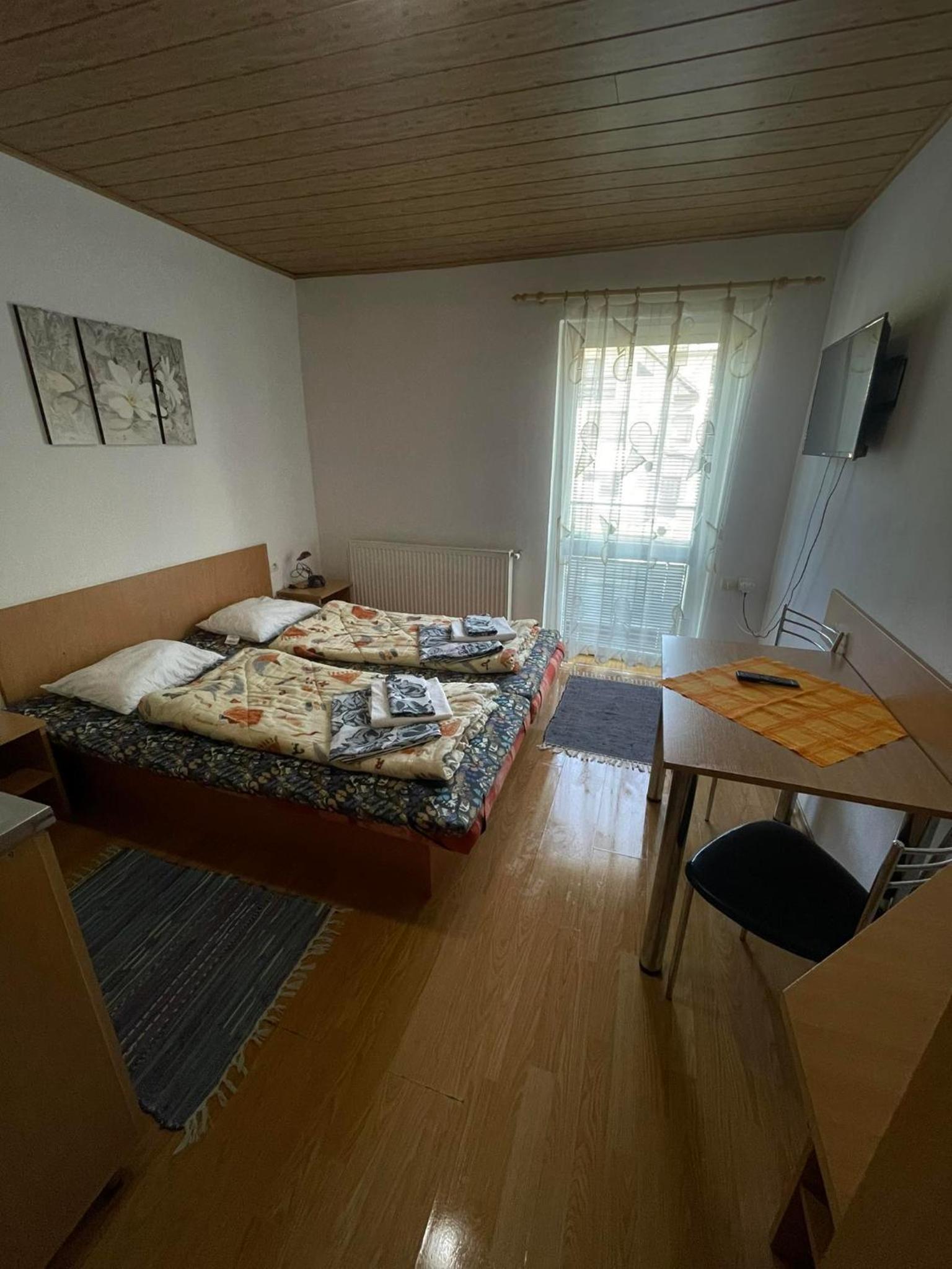 Double Room with Private Bathroom photo 2