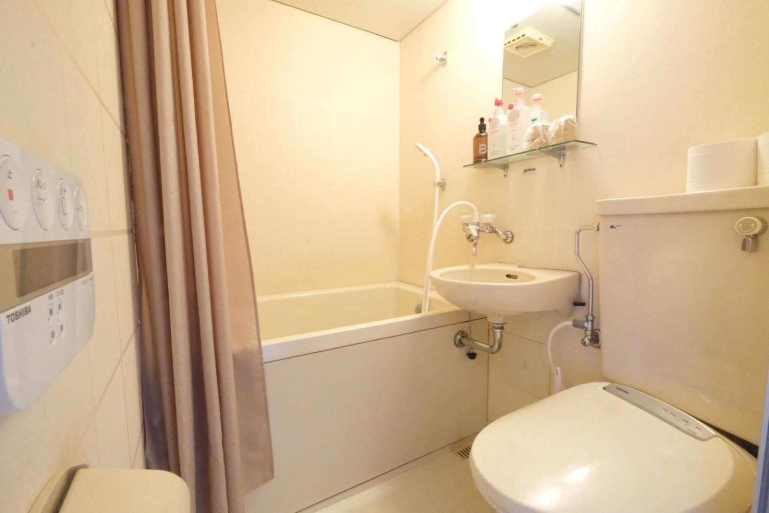 Twin Room with Bathroom photo 2
