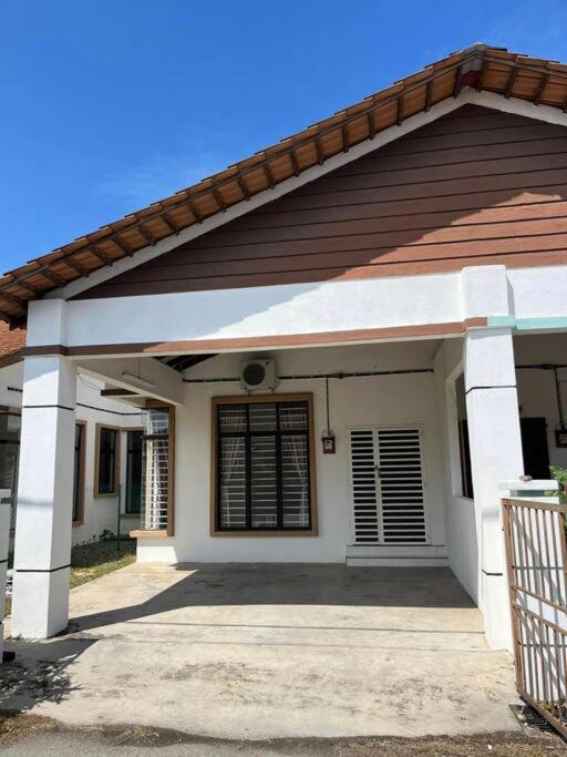 Four-Bedroom House photo 1