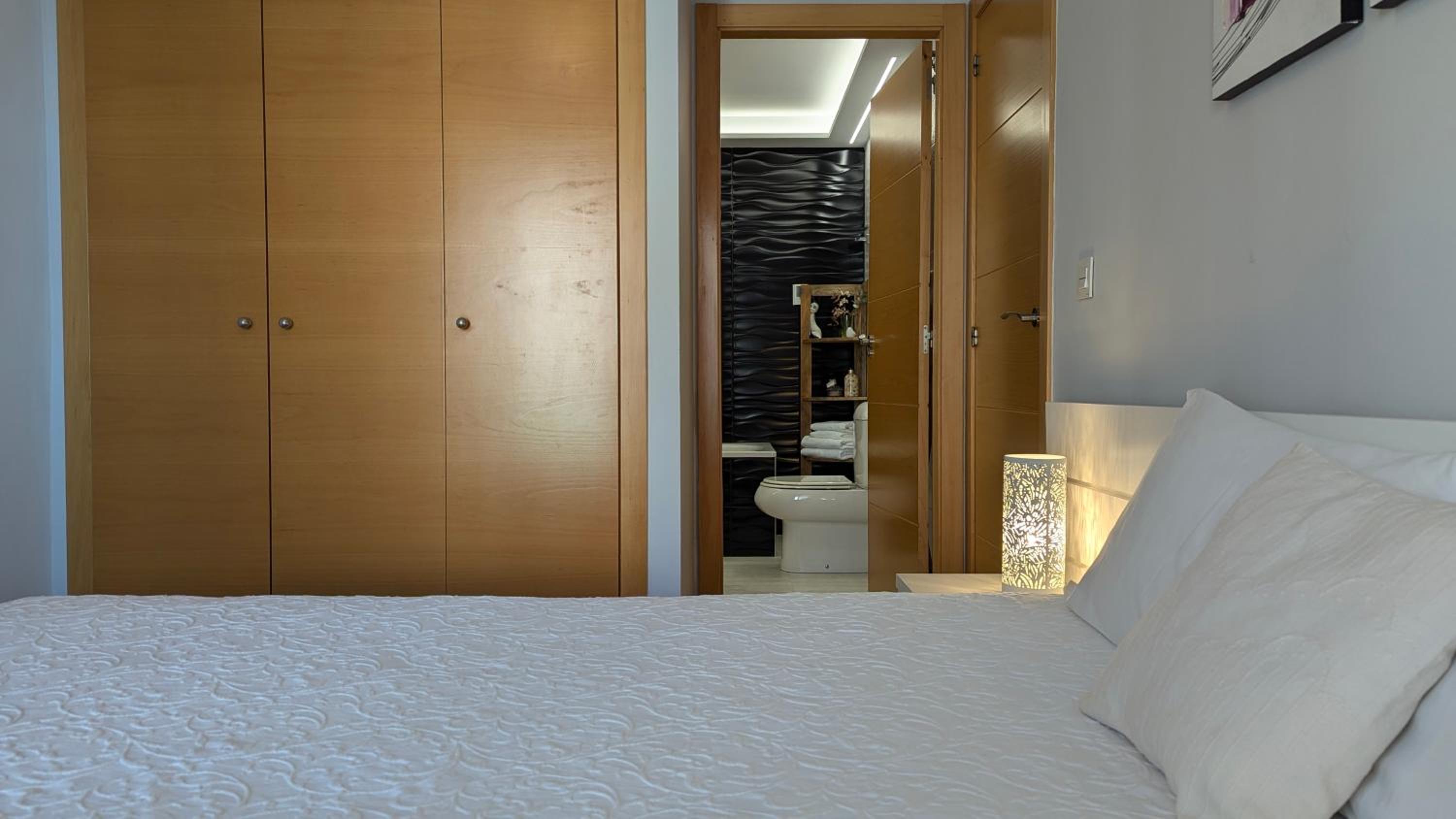 Apartamento de dos habitaciones con terraza y vista al mar