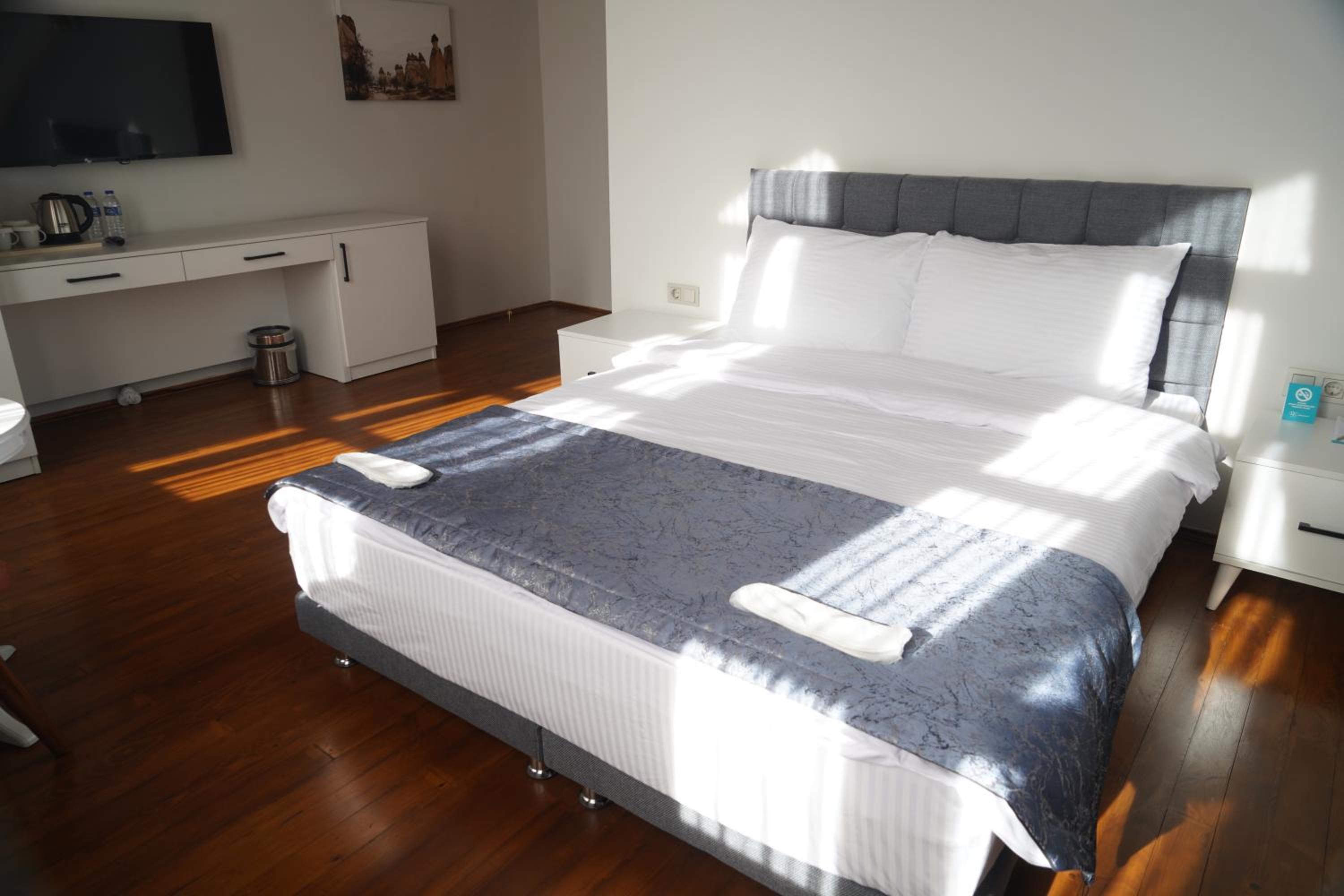 Double Room - Photo 7