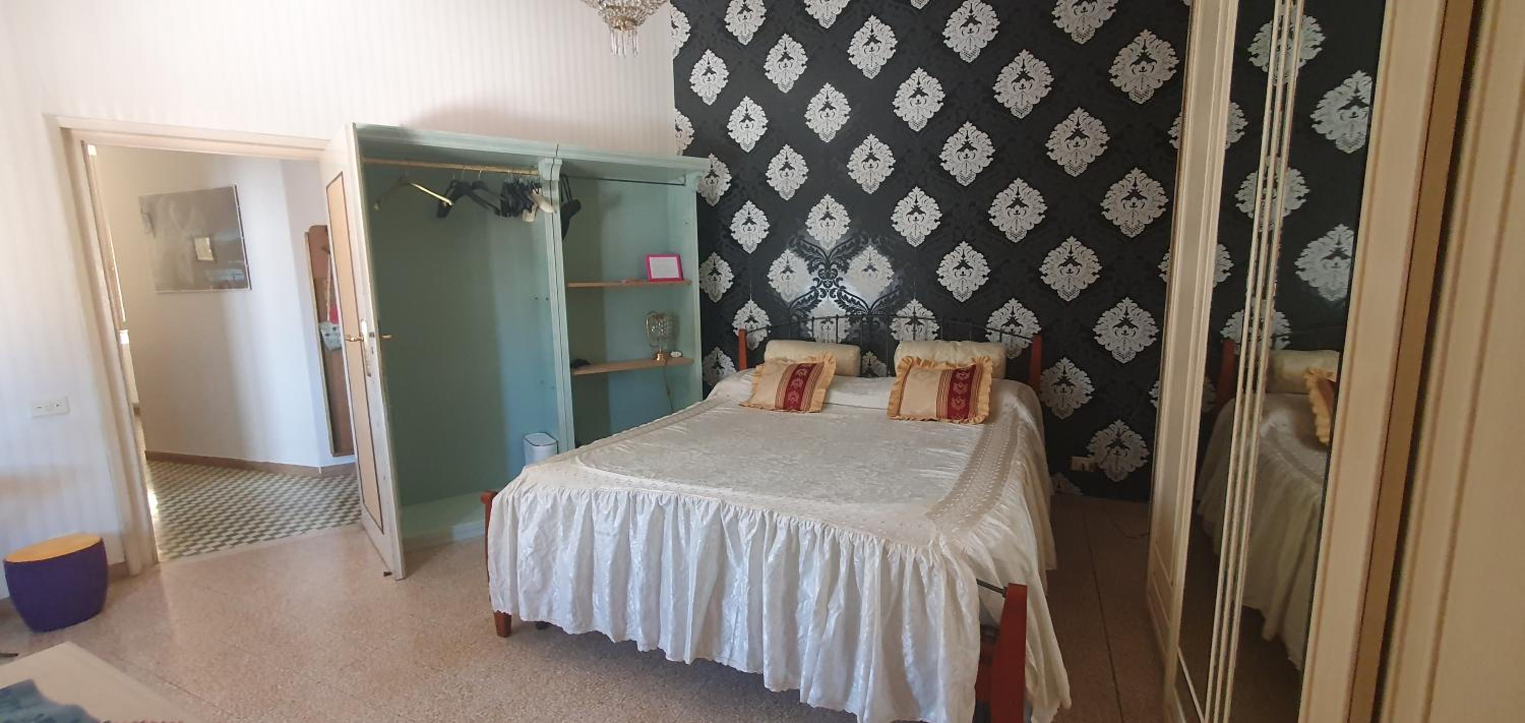 Double Room with Shared Bathroom photo 1
