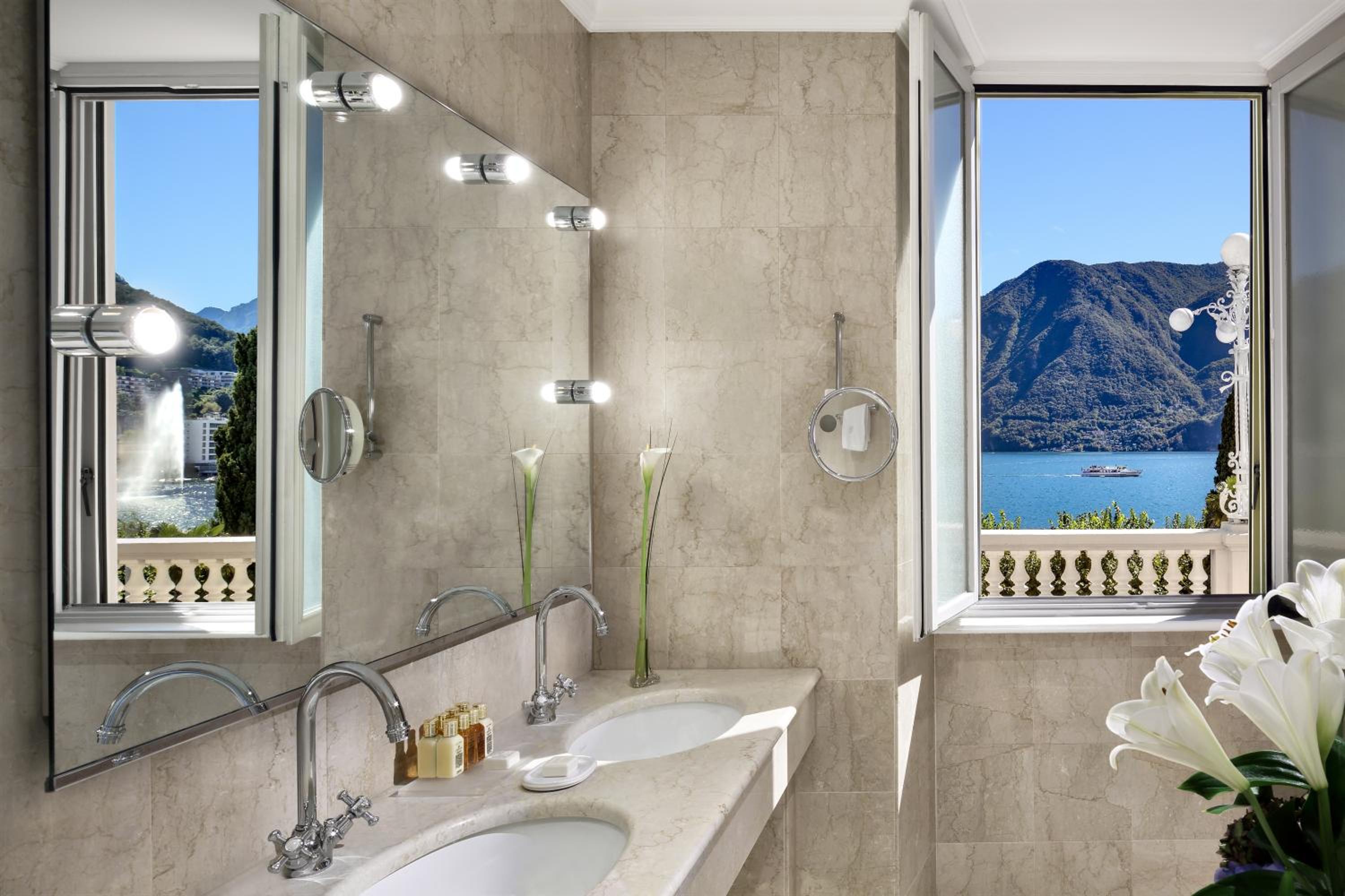 Deluxe Palace Double with Lake View
