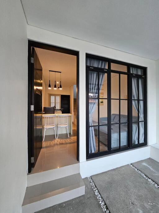 One-Bedroom House photo 1