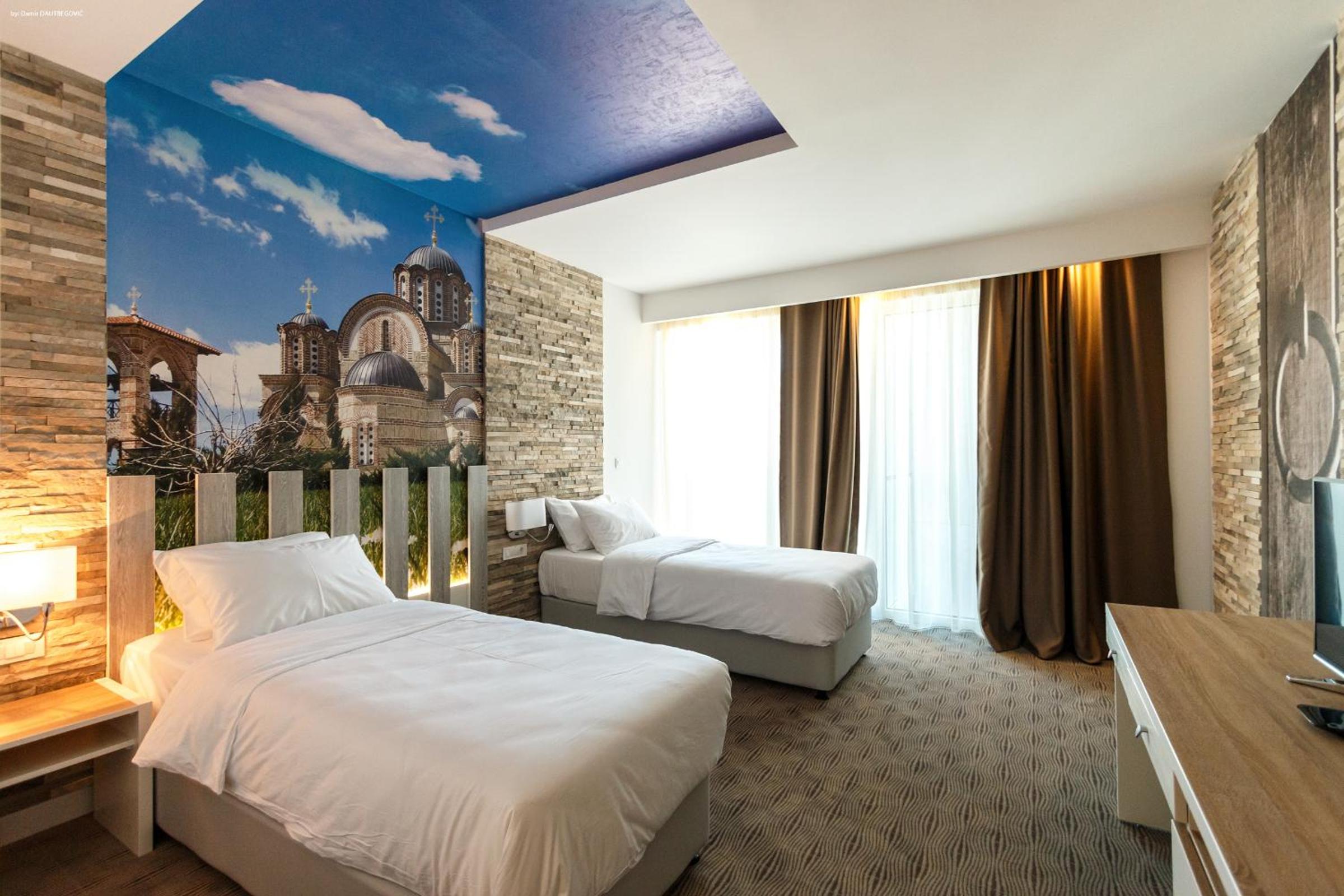 Double or Twin Room with Balcony - Photo 17