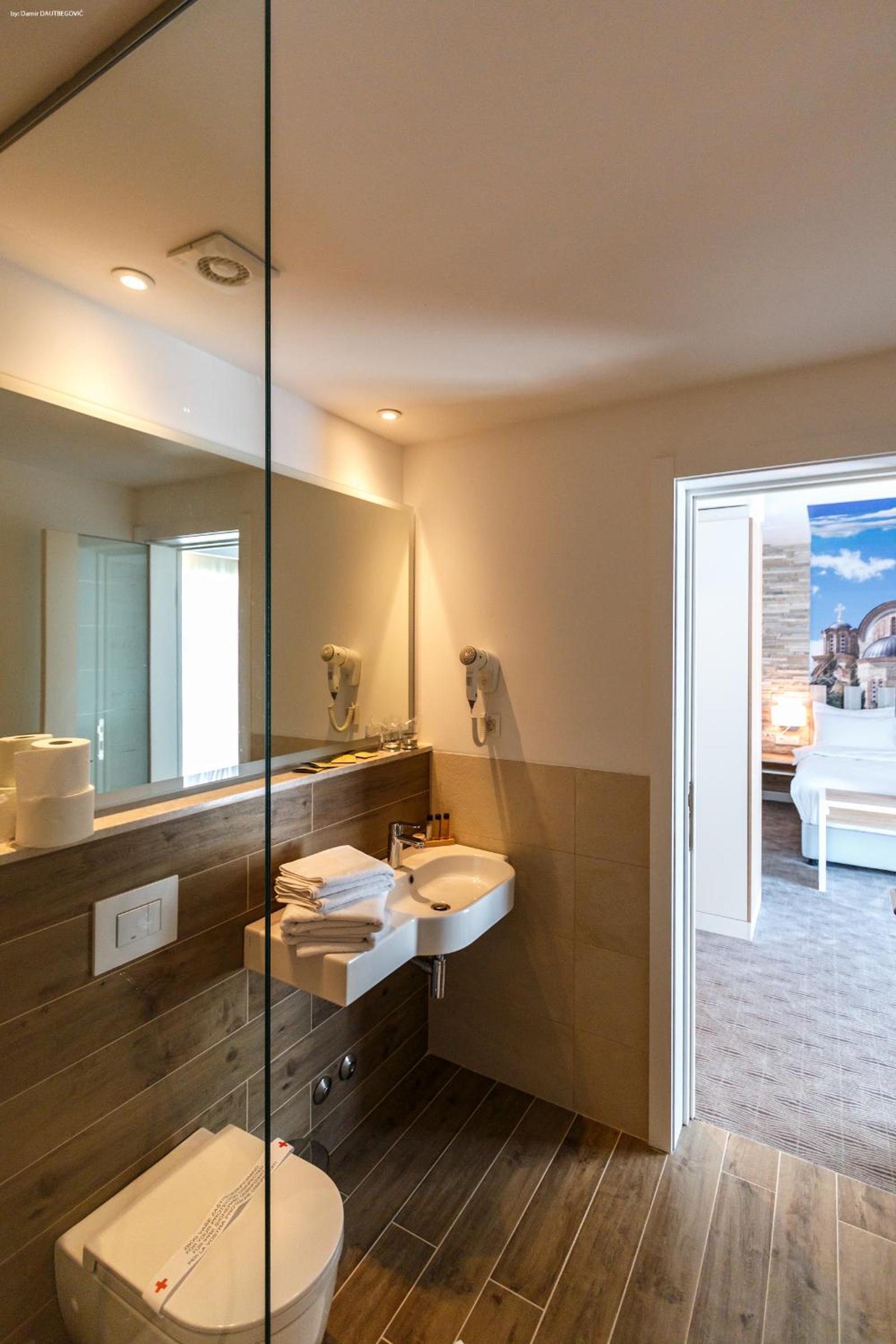 Double or Twin Room with Balcony - Photo 12
