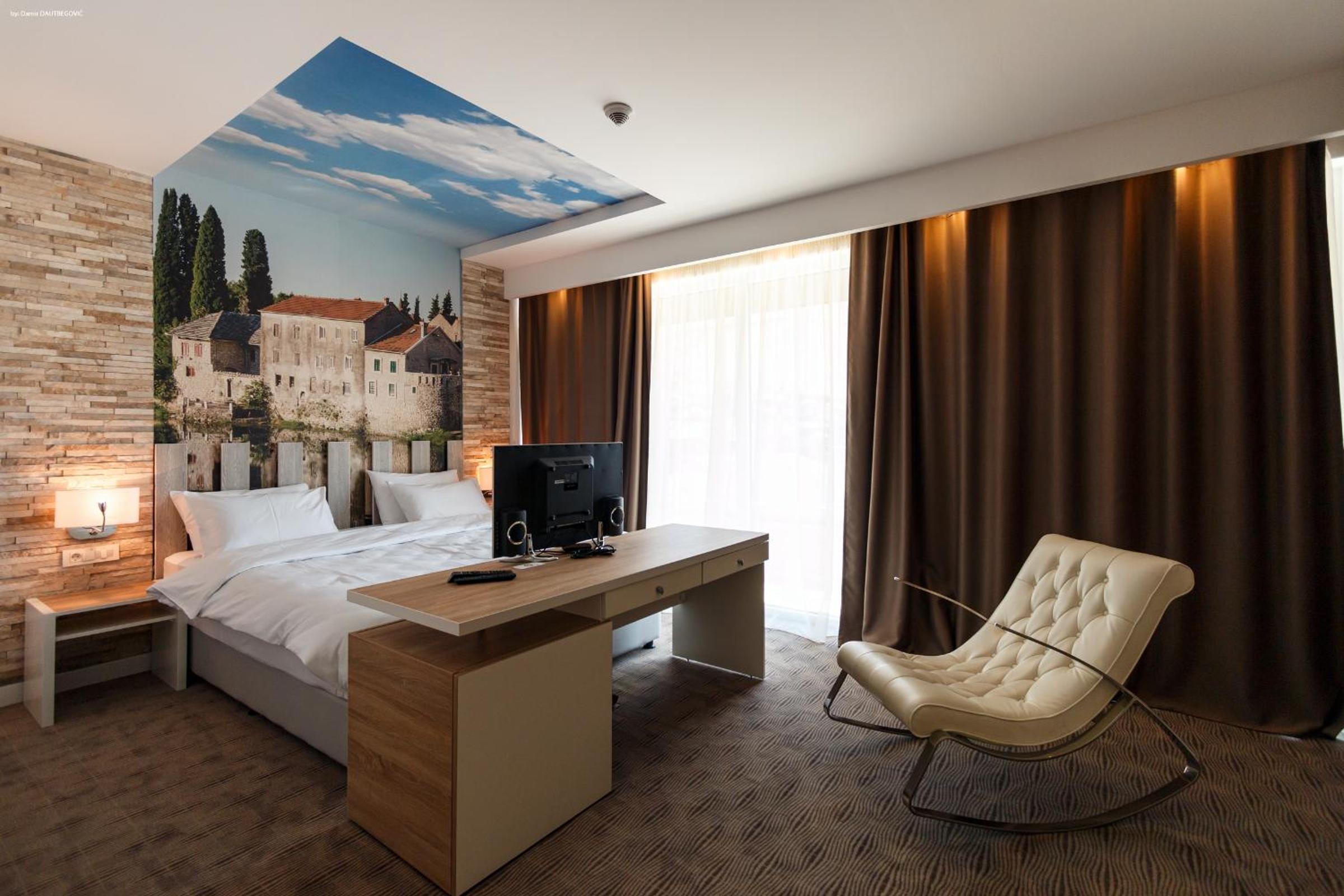 Double or Twin Room with Balcony - Photo 14