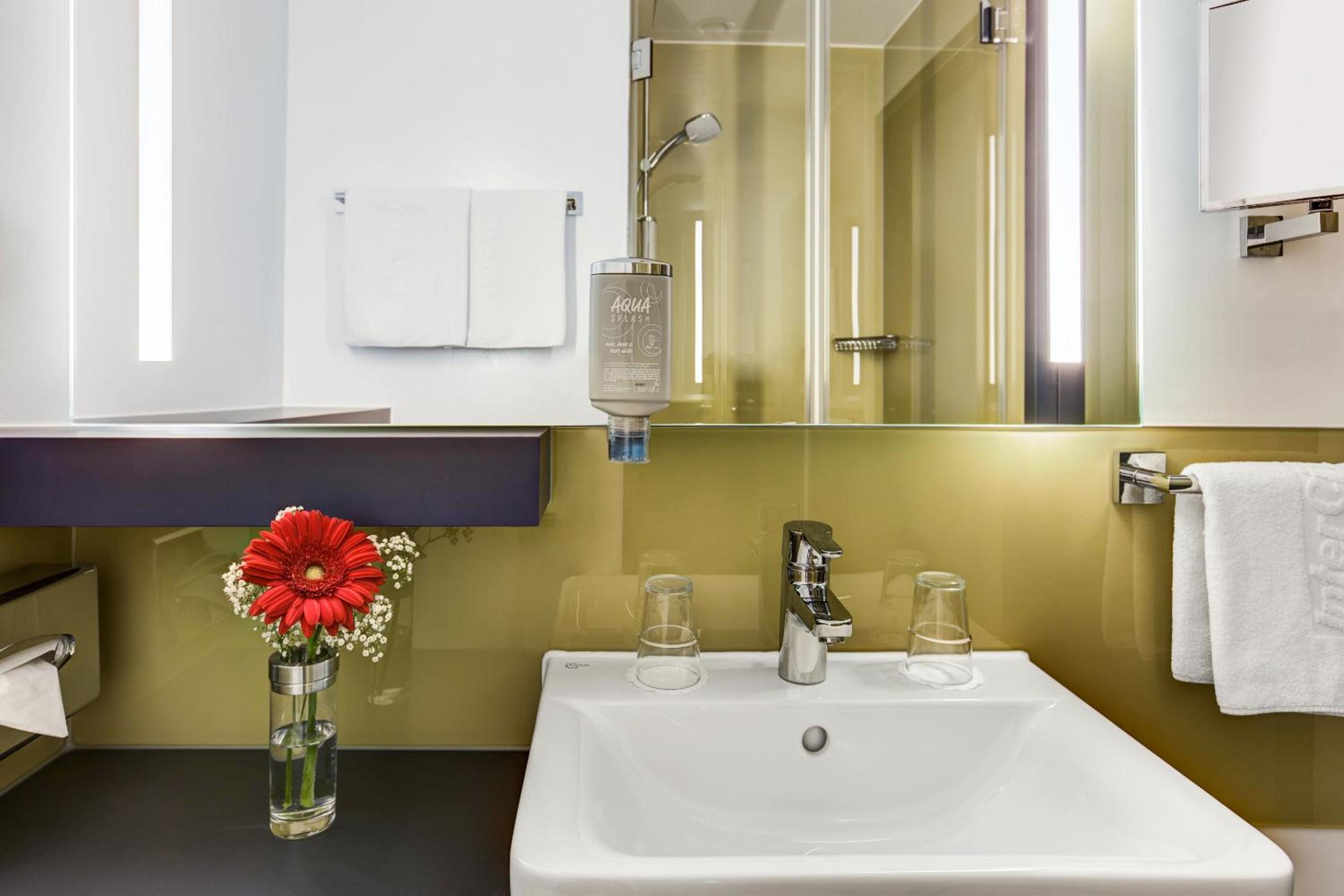 Standard Double or Twin Room - Photo 4