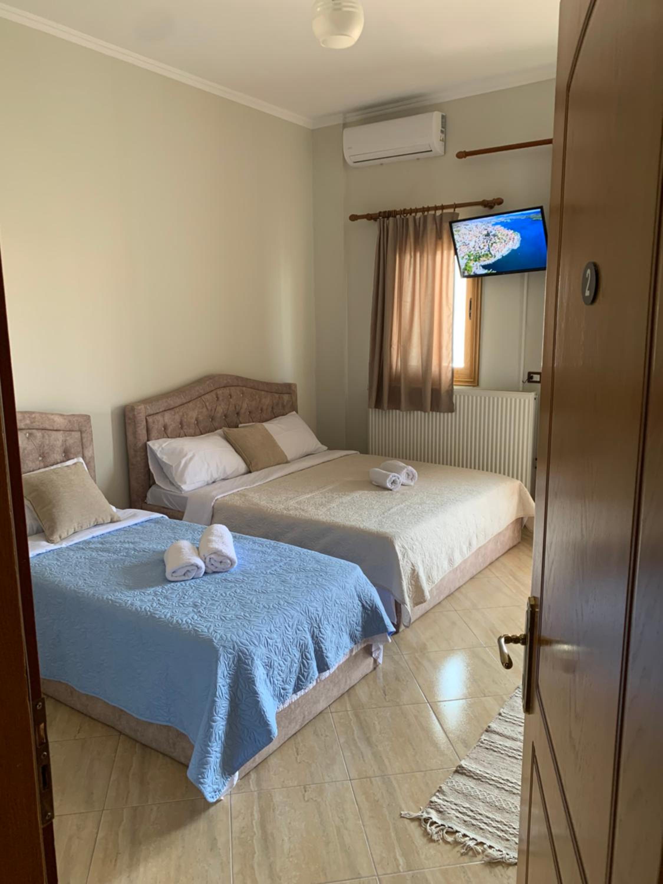 Deluxe Room (2 Adults + 1 Child)