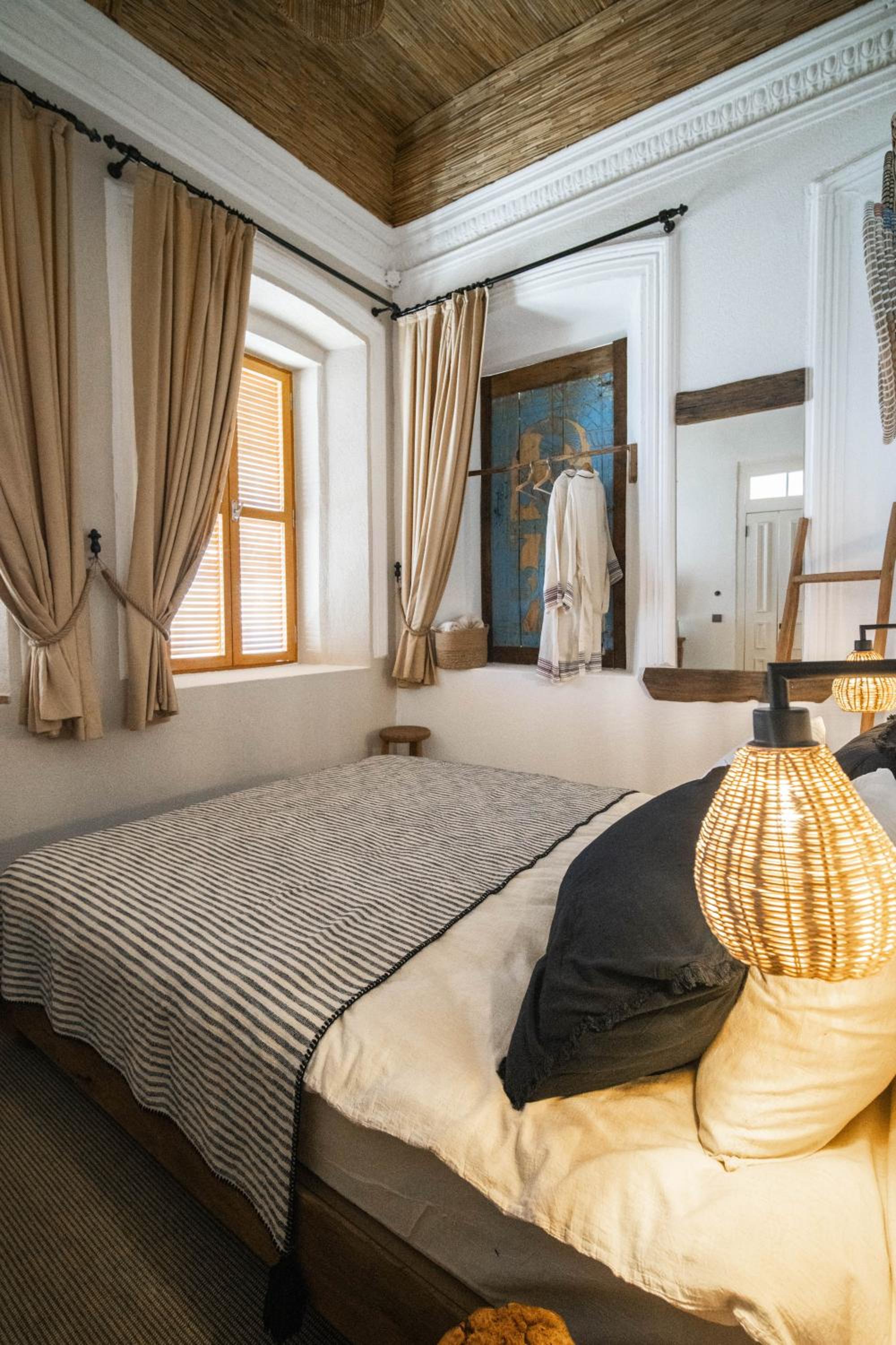 Deluxe King Room photo 3