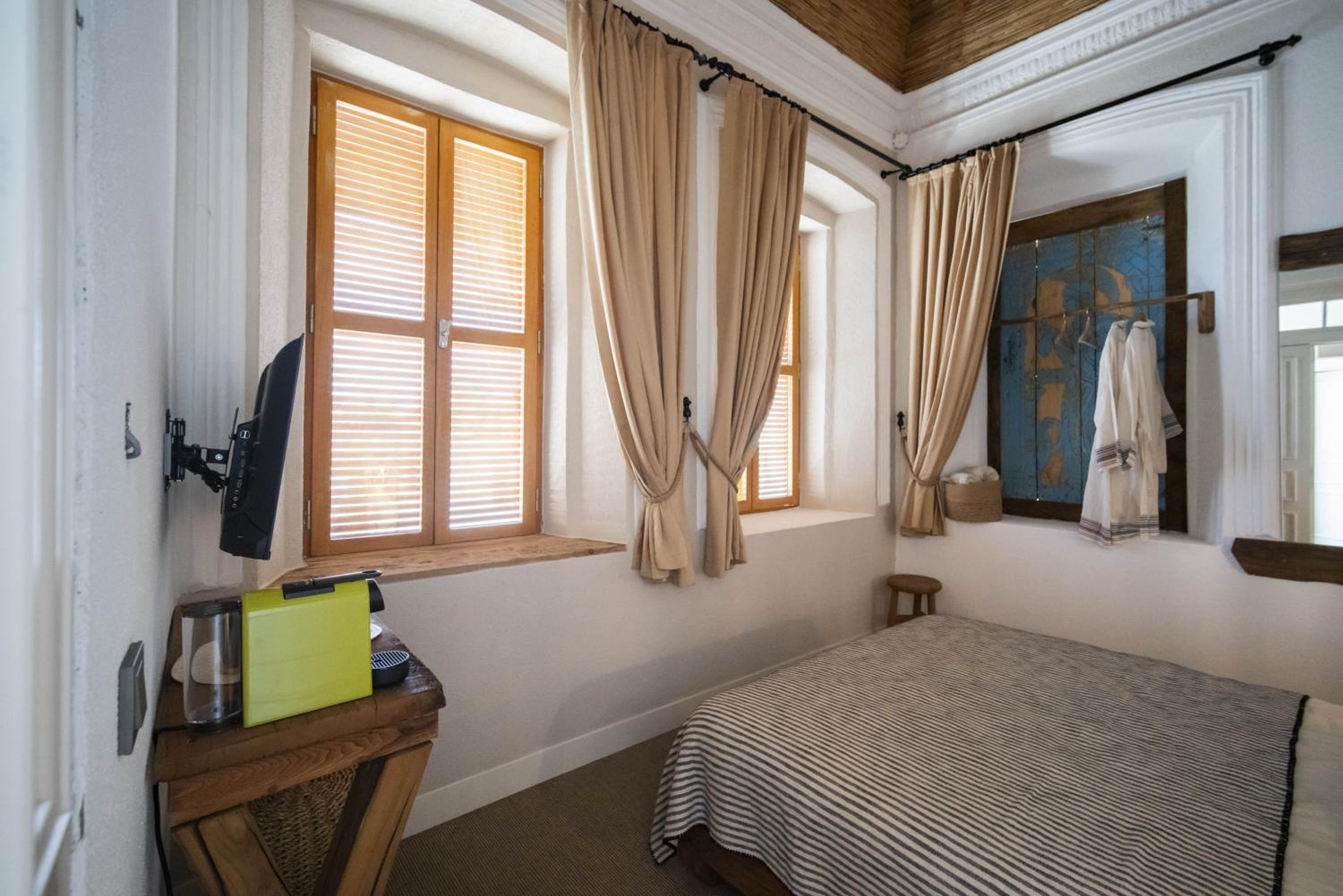 Deluxe King Room photo 2
