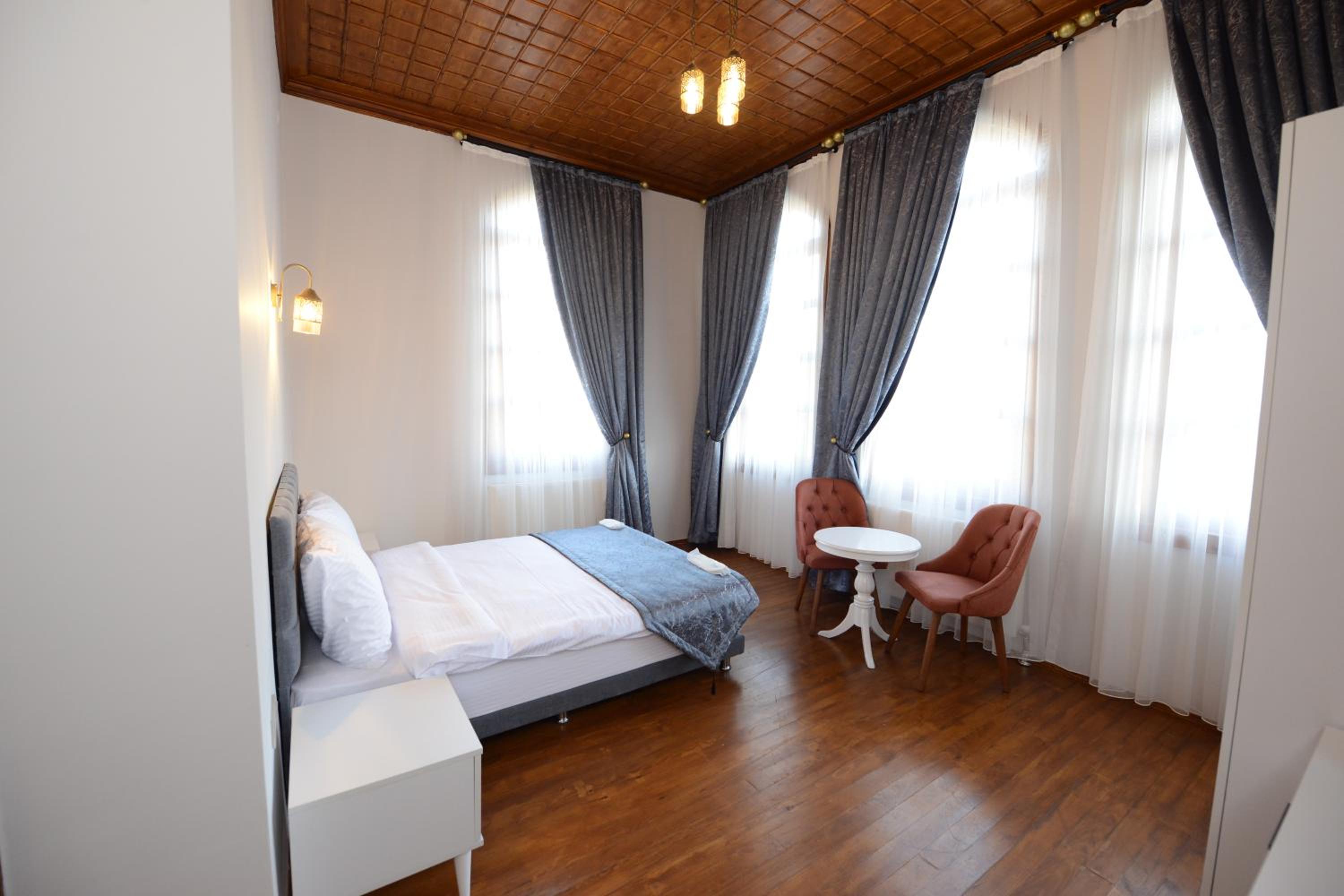 Double Room - Photo 10