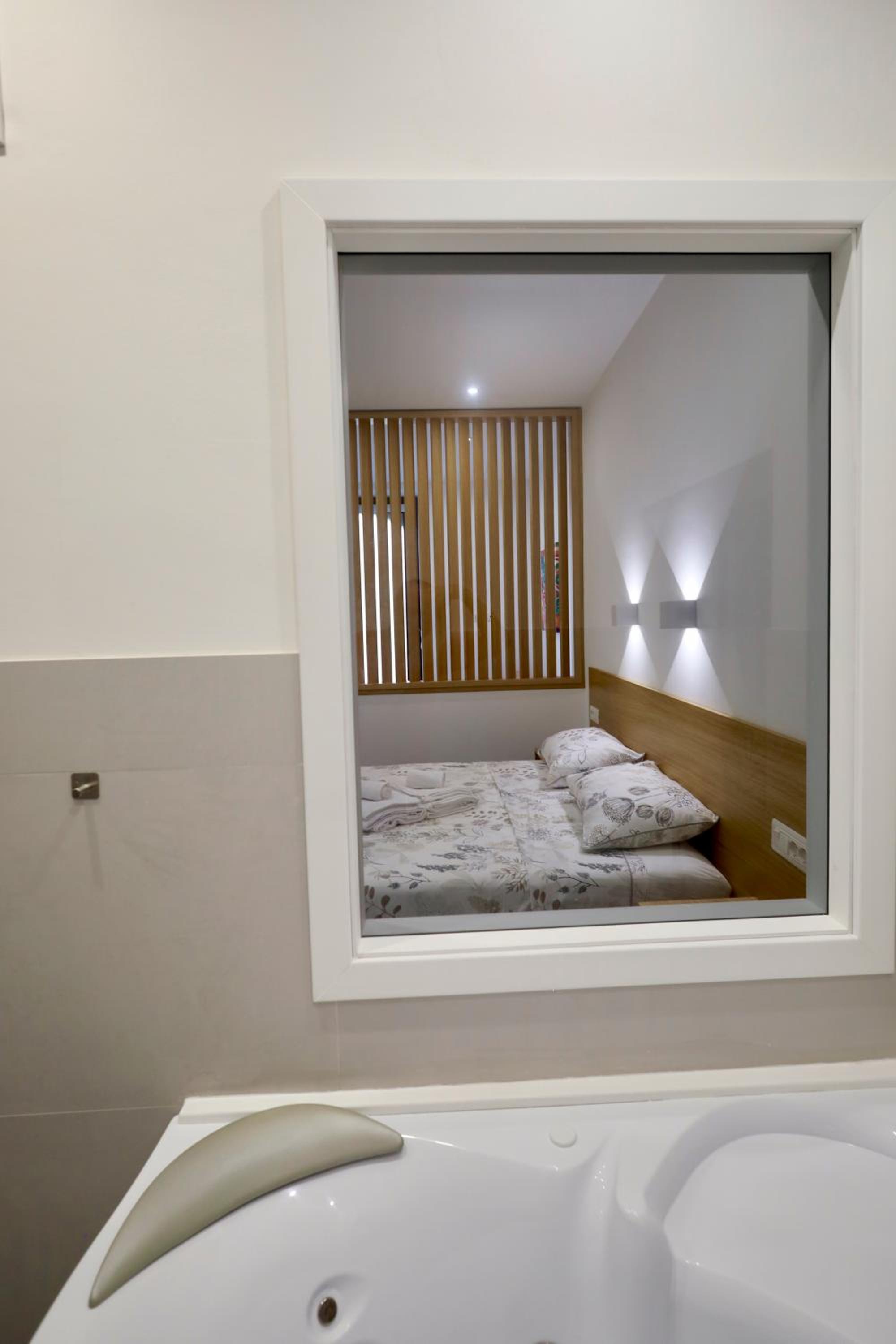 Studio with Spa Bath - Photo 15