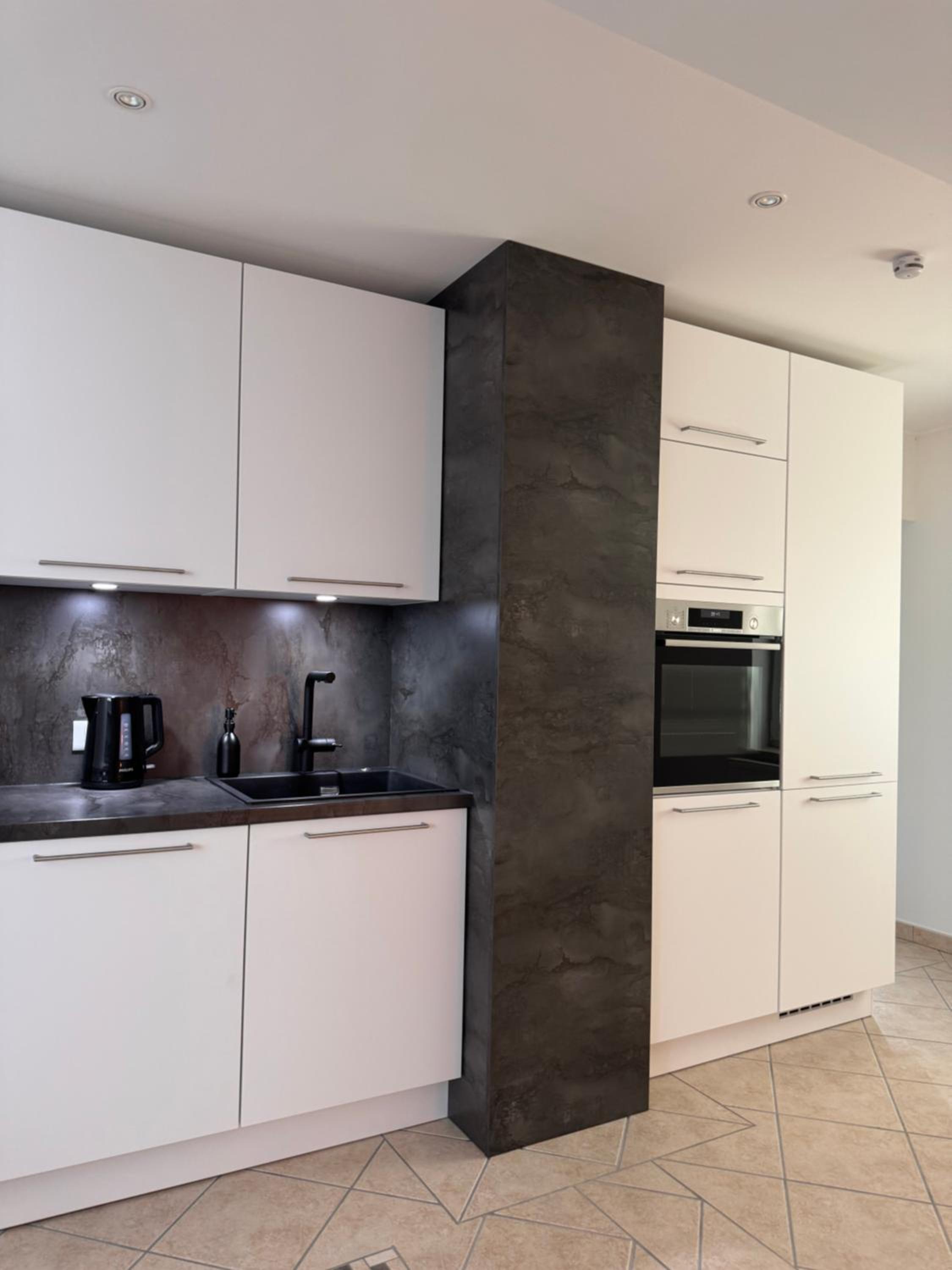 Three-Bedroom Apartment with View photo 3