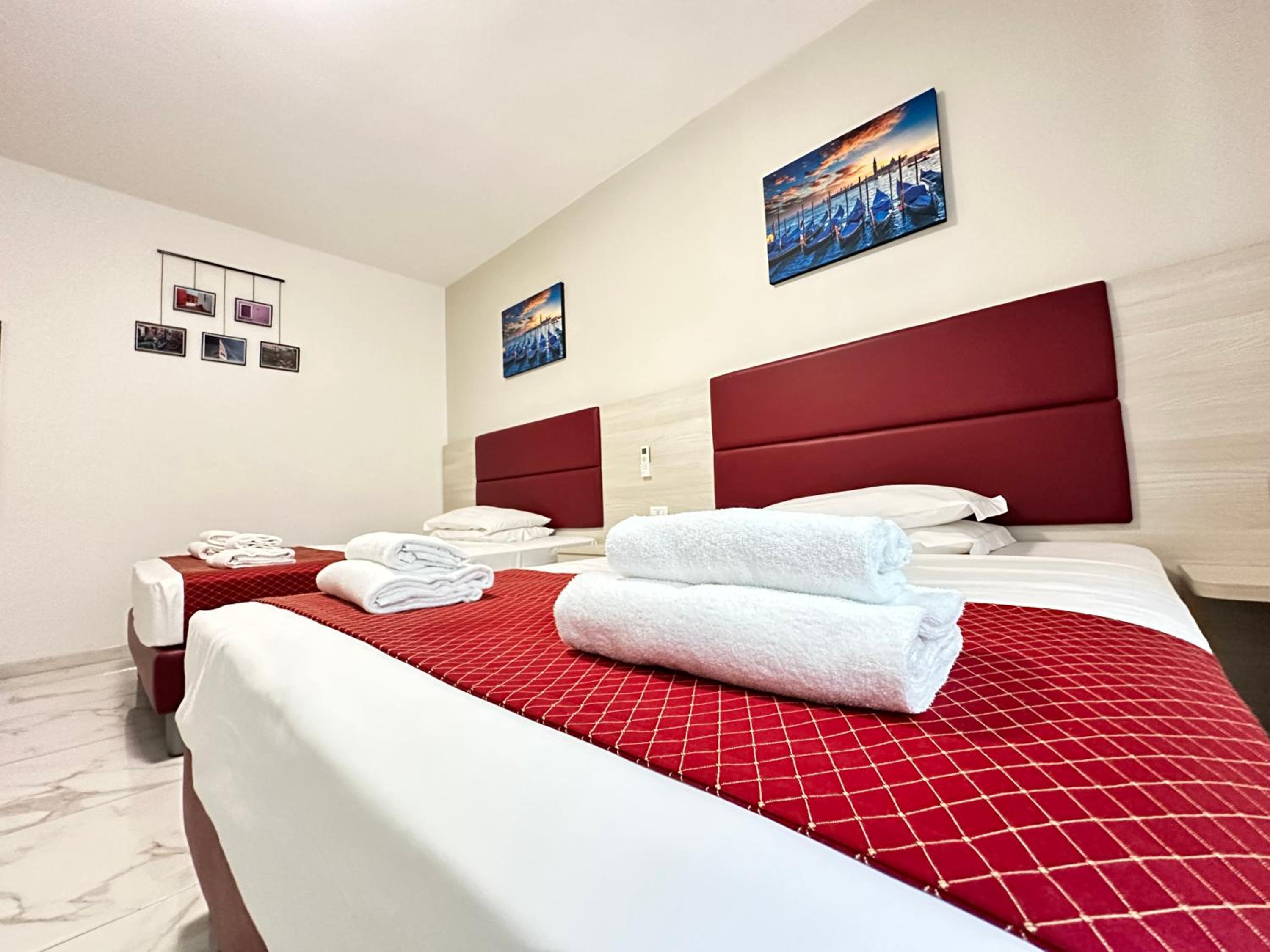Quadruple Room - Photo 10