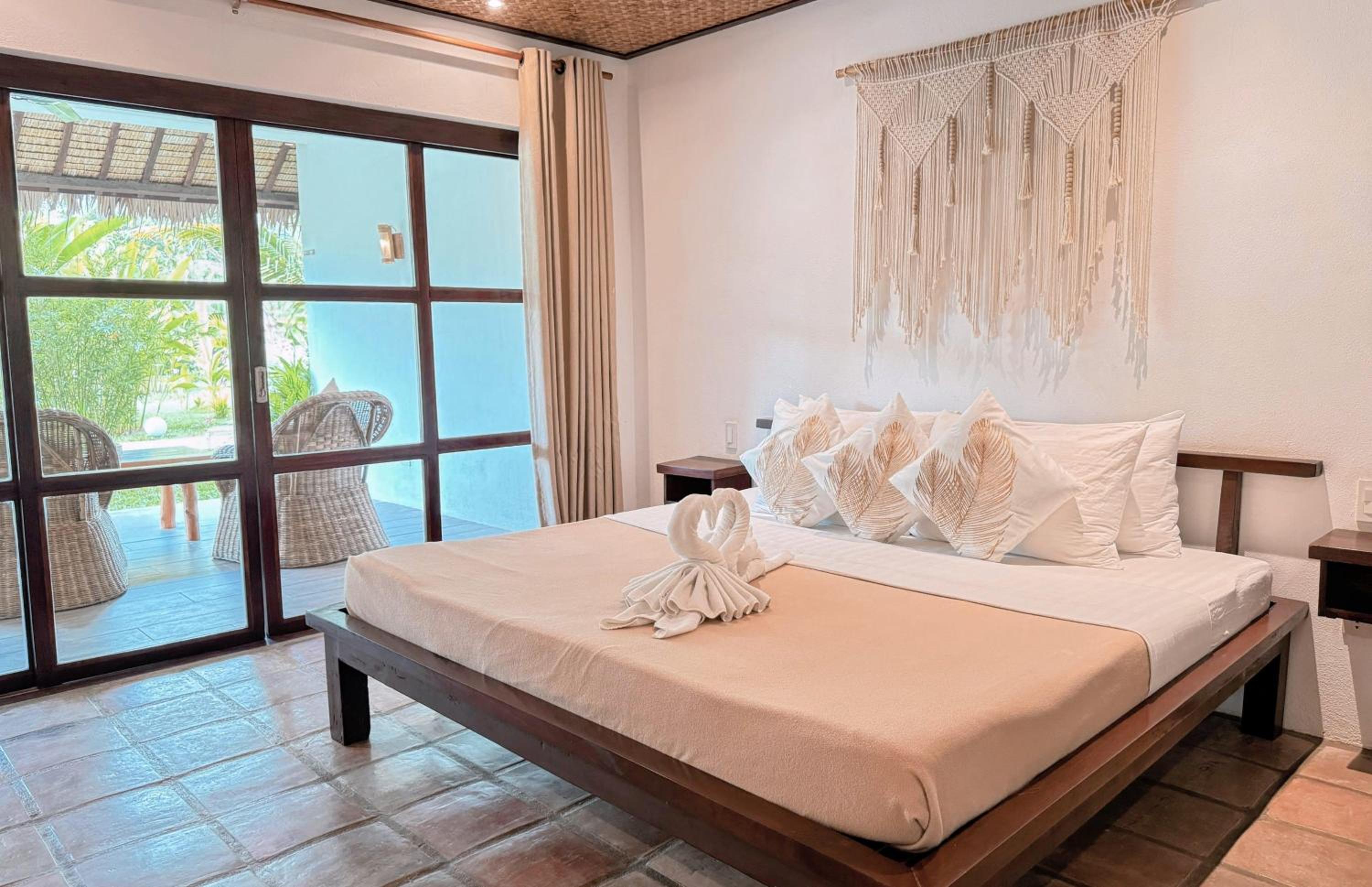 Deluxe Double Room with Patio - Photo 3