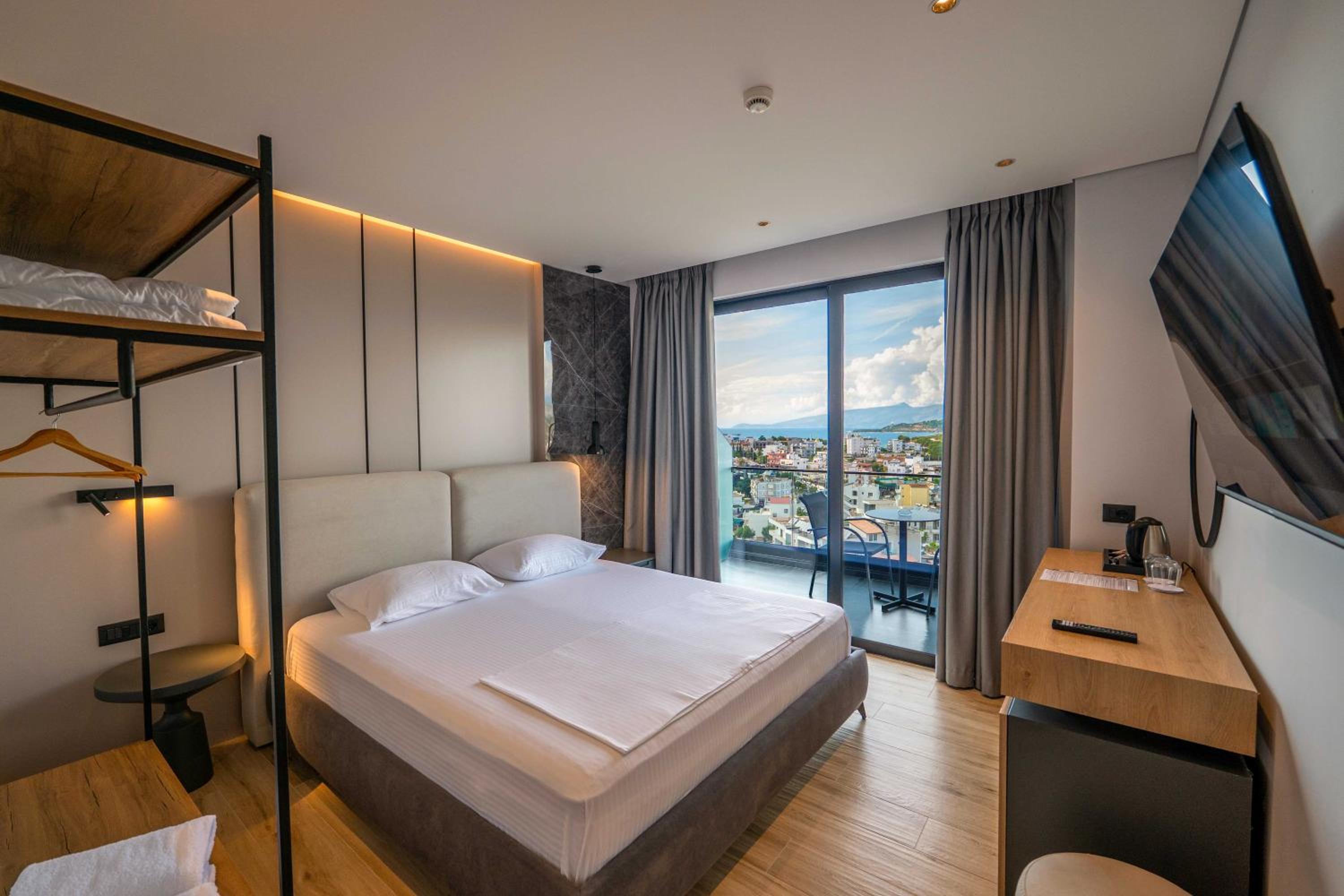 Deluxe Double Room with Sea View photo 3