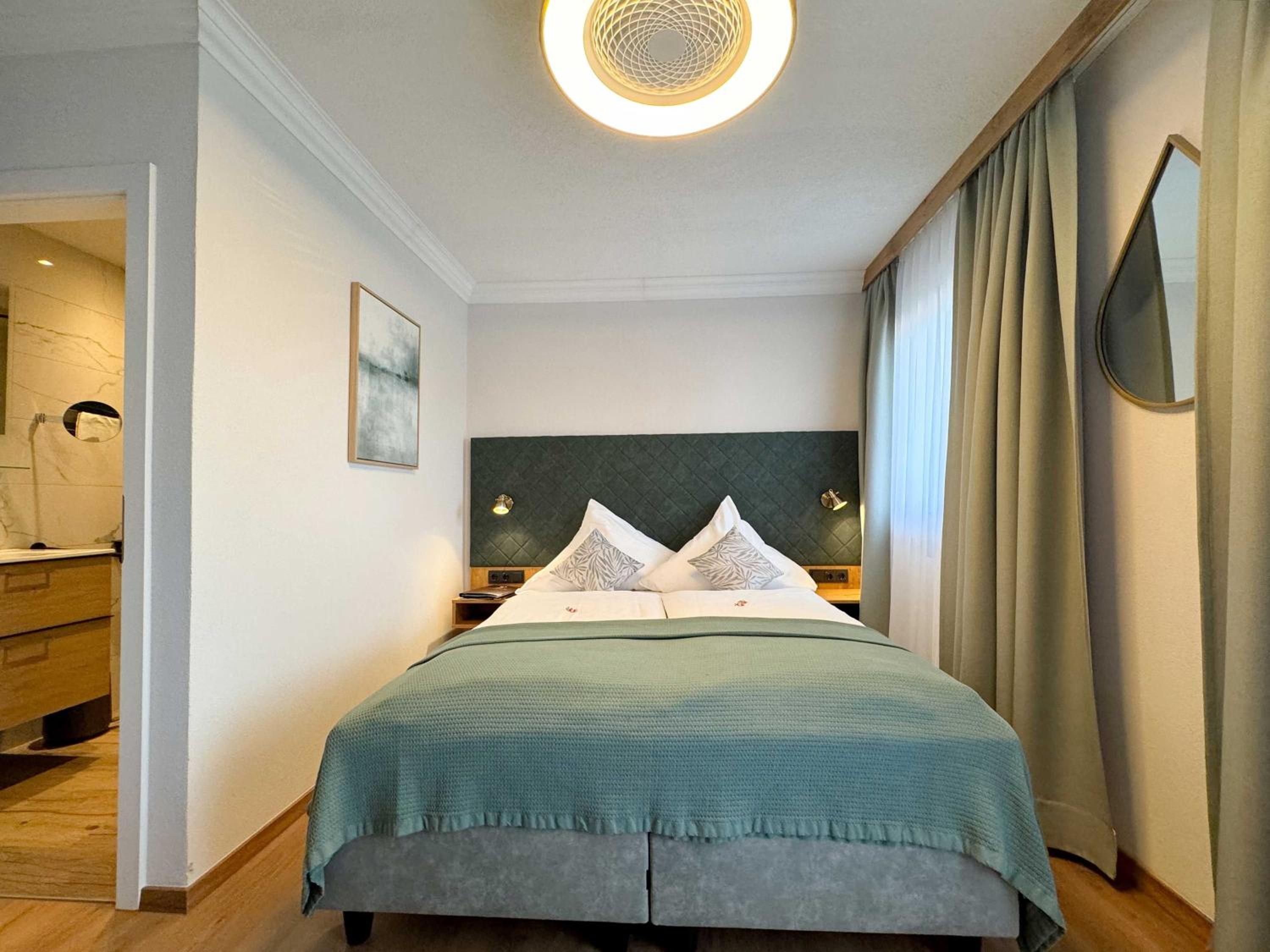 Queen Room with Balcony photo 1