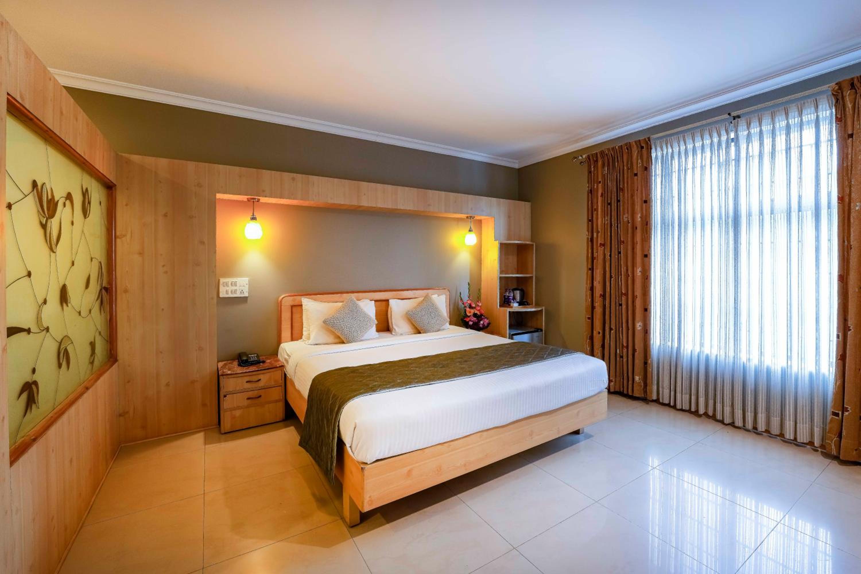 Suite - Photo 18