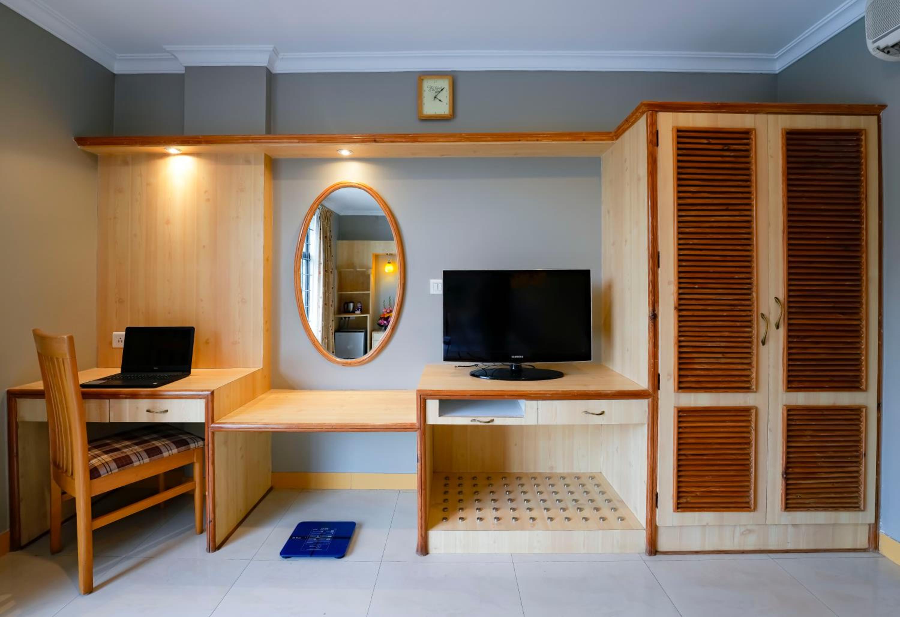 Suite - Photo 14
