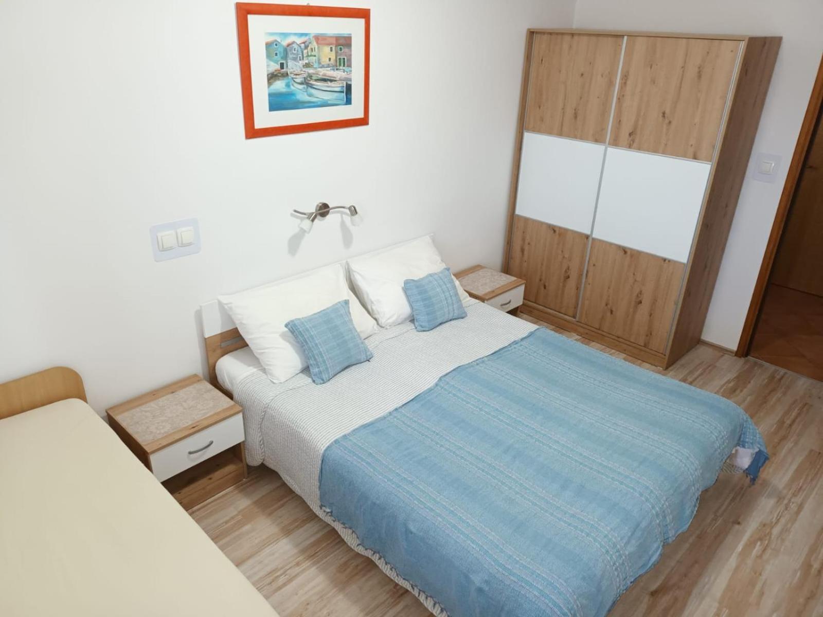 Two-Bedroom Apartment with Balcony and Sea View photo 3