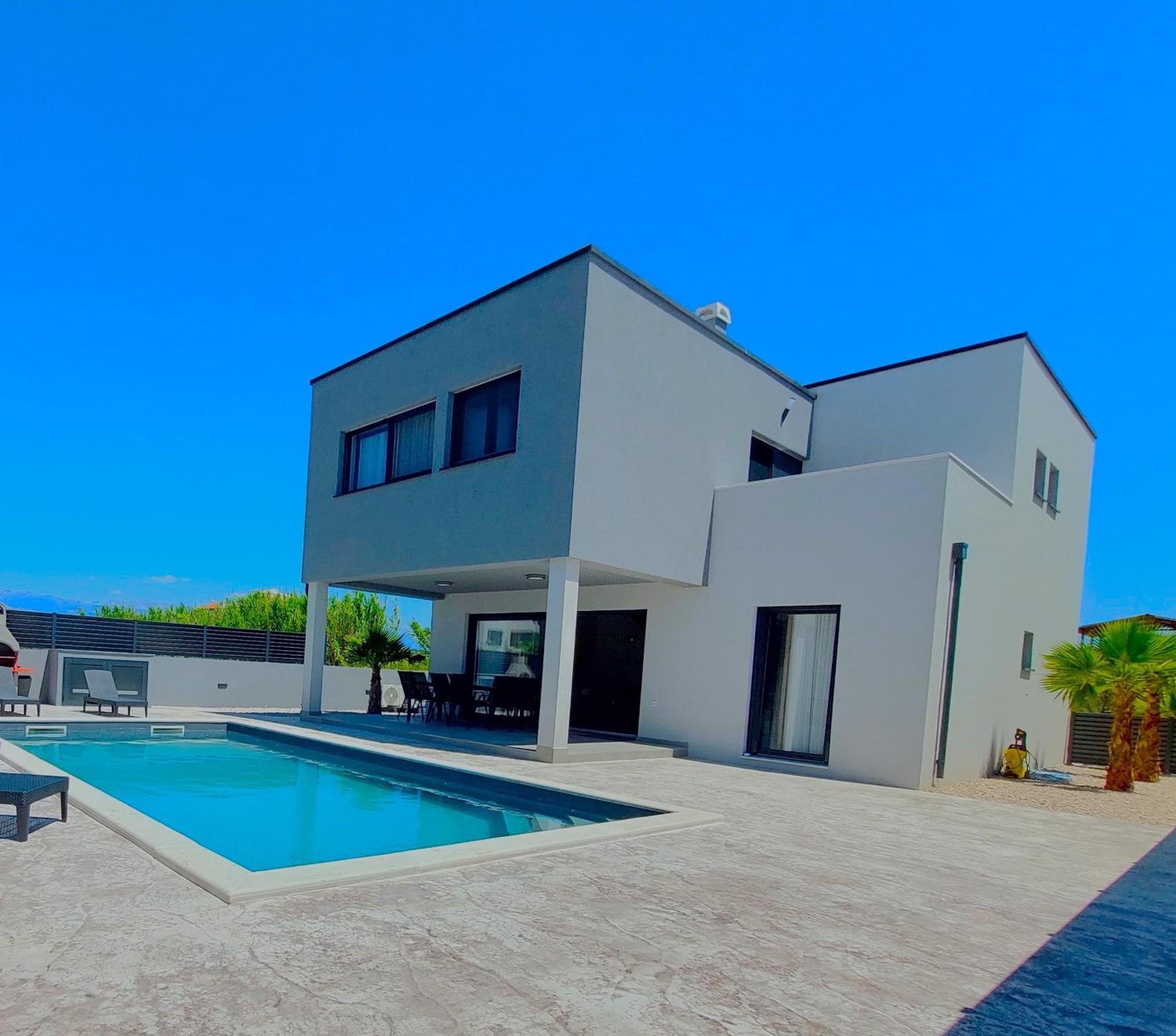 Villa photo 3