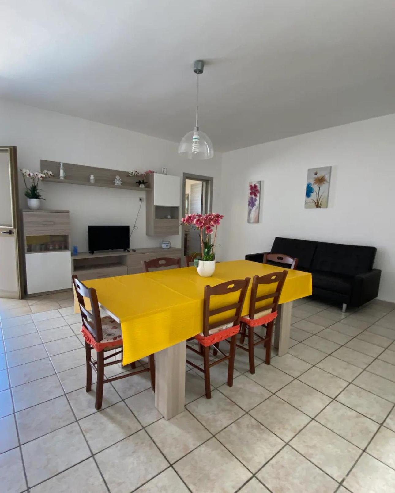 Two-Bedroom House photo 2