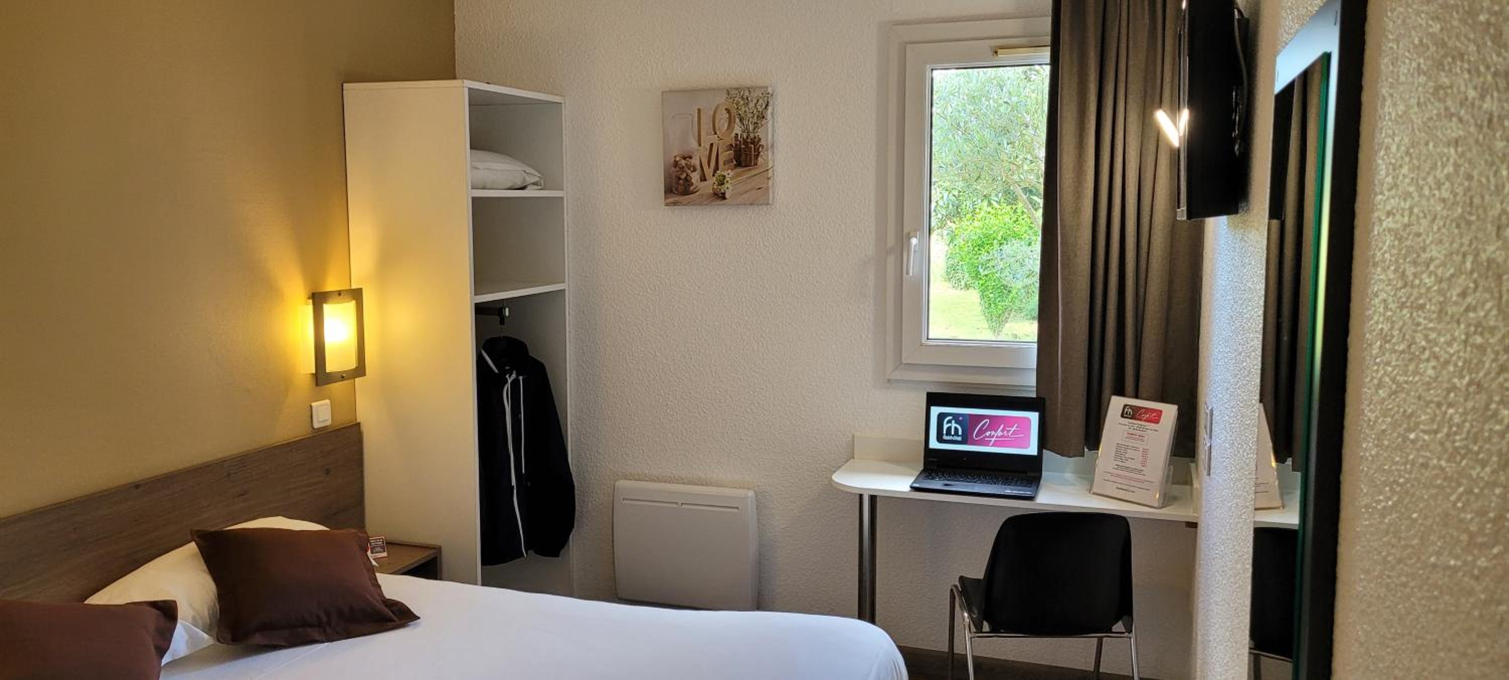 Double Room with Air-Conditioning - Photo 2