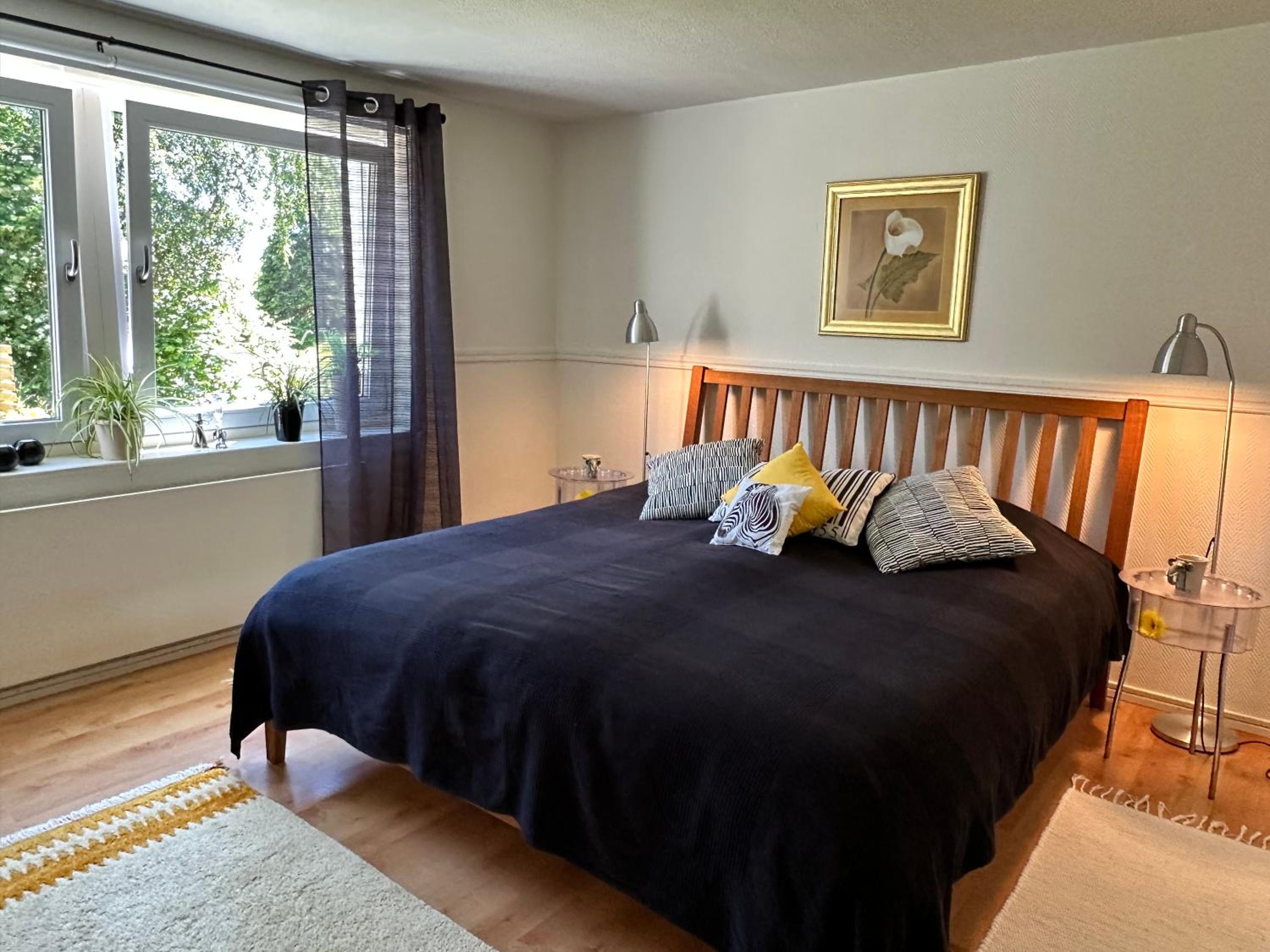 One-Bedroom Apartment photo 1