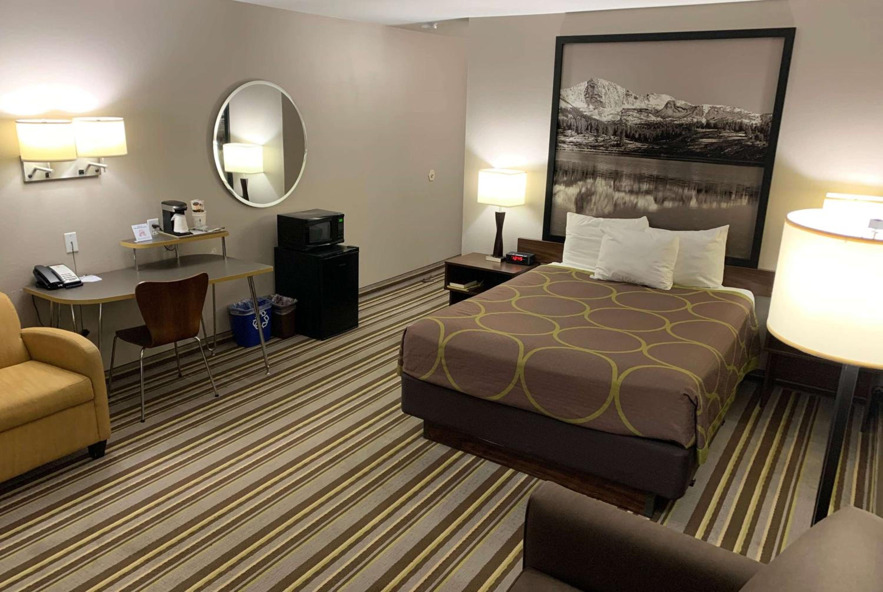 Deluxe Queen Room - Non-Smoking - Photo 2