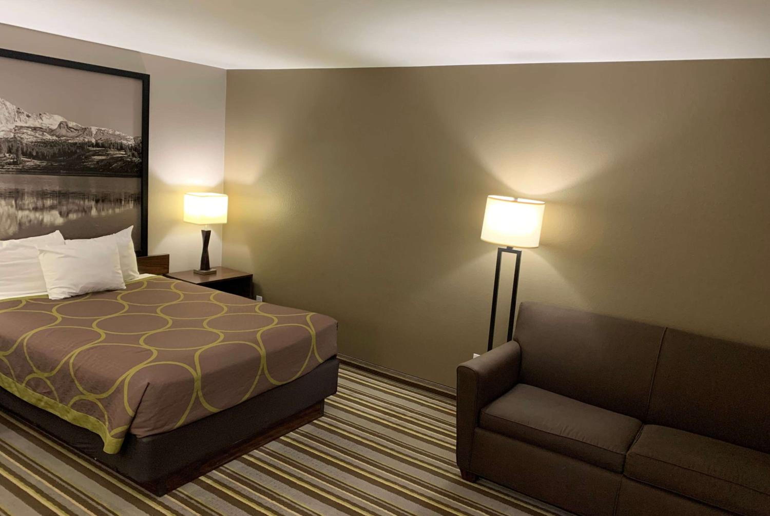 Deluxe Queen Room - Non-Smoking - Photo 3