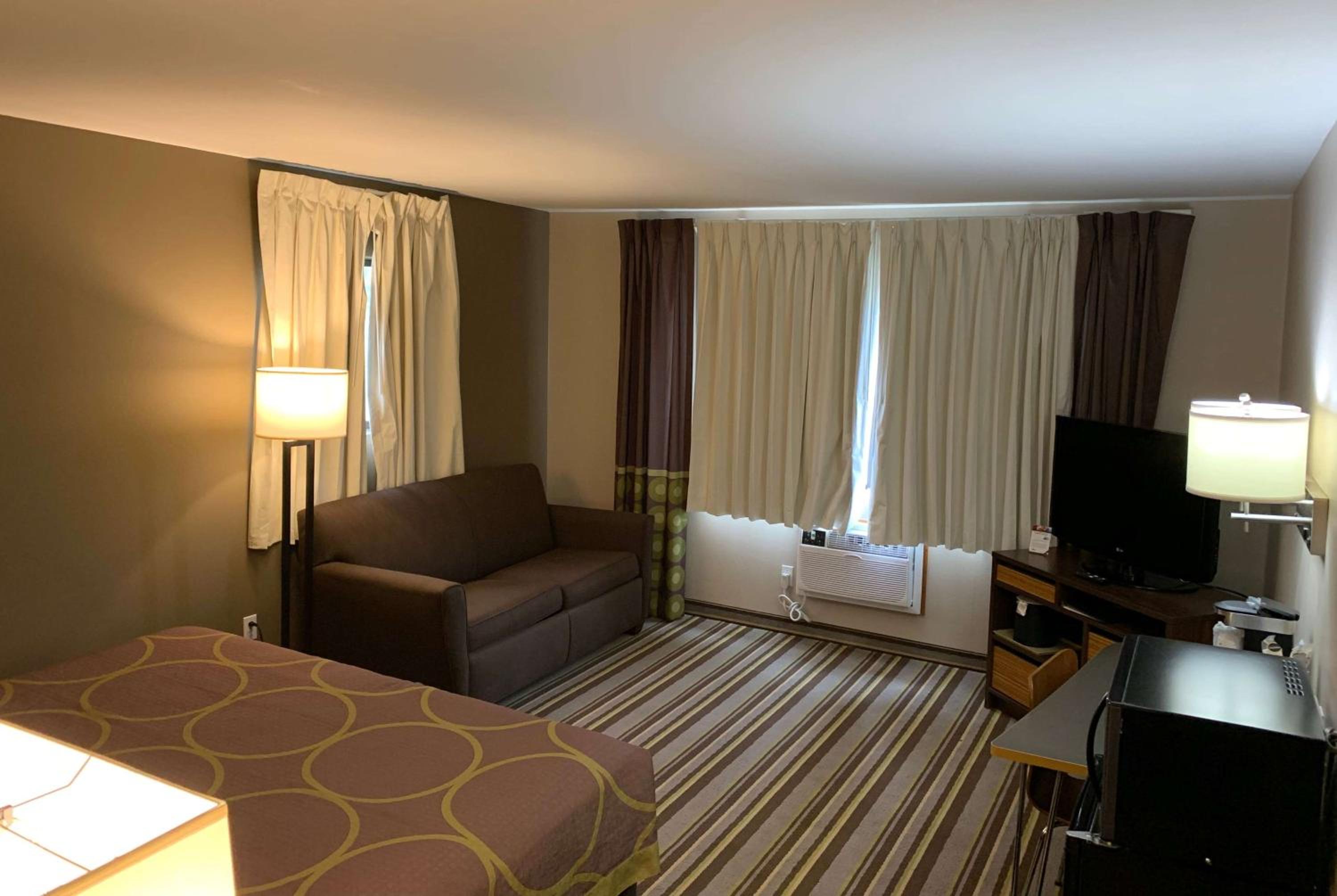 Deluxe King Room - Non-Smoking - Photo 4