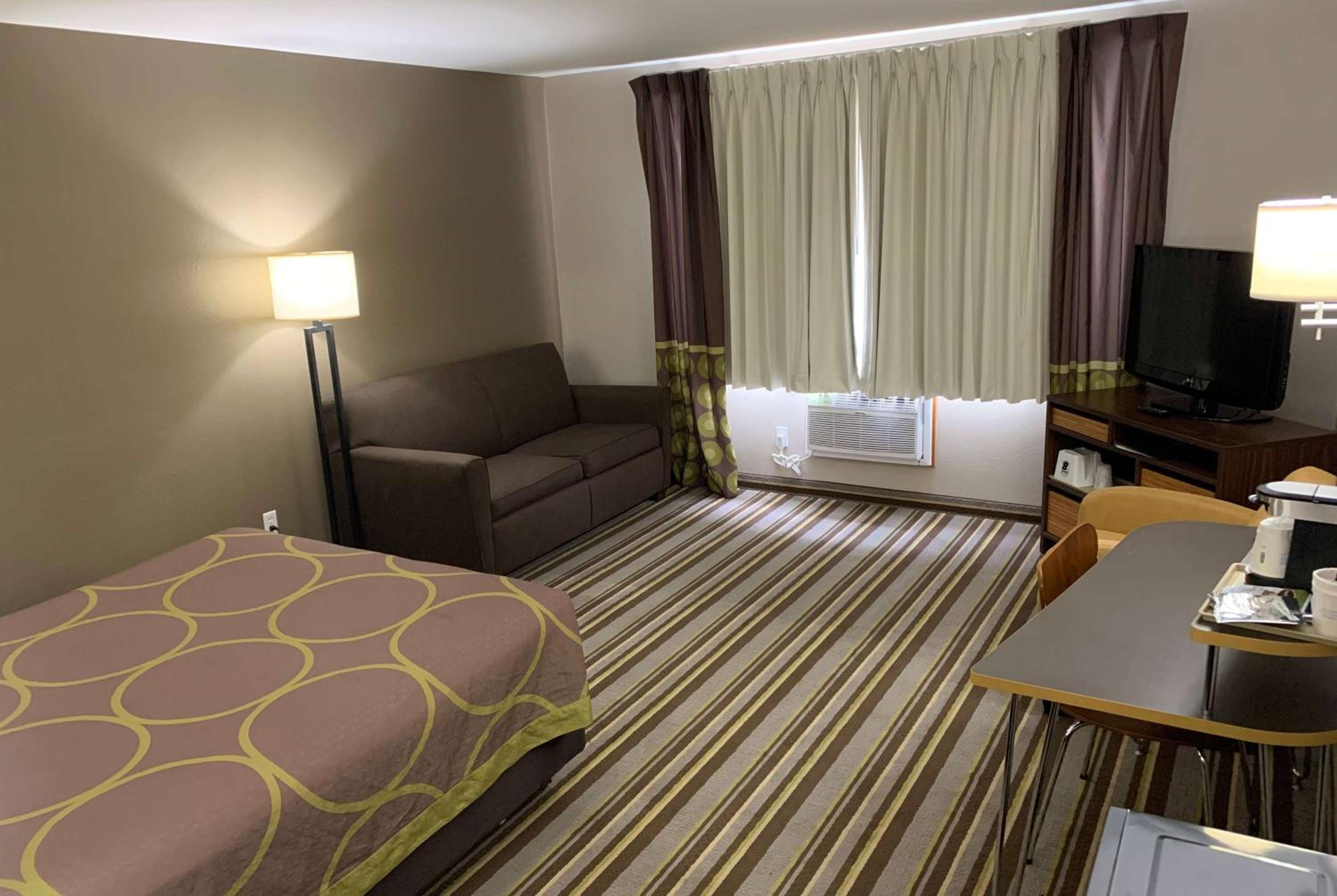 Deluxe Queen Room - Non-Smoking - Photo 4