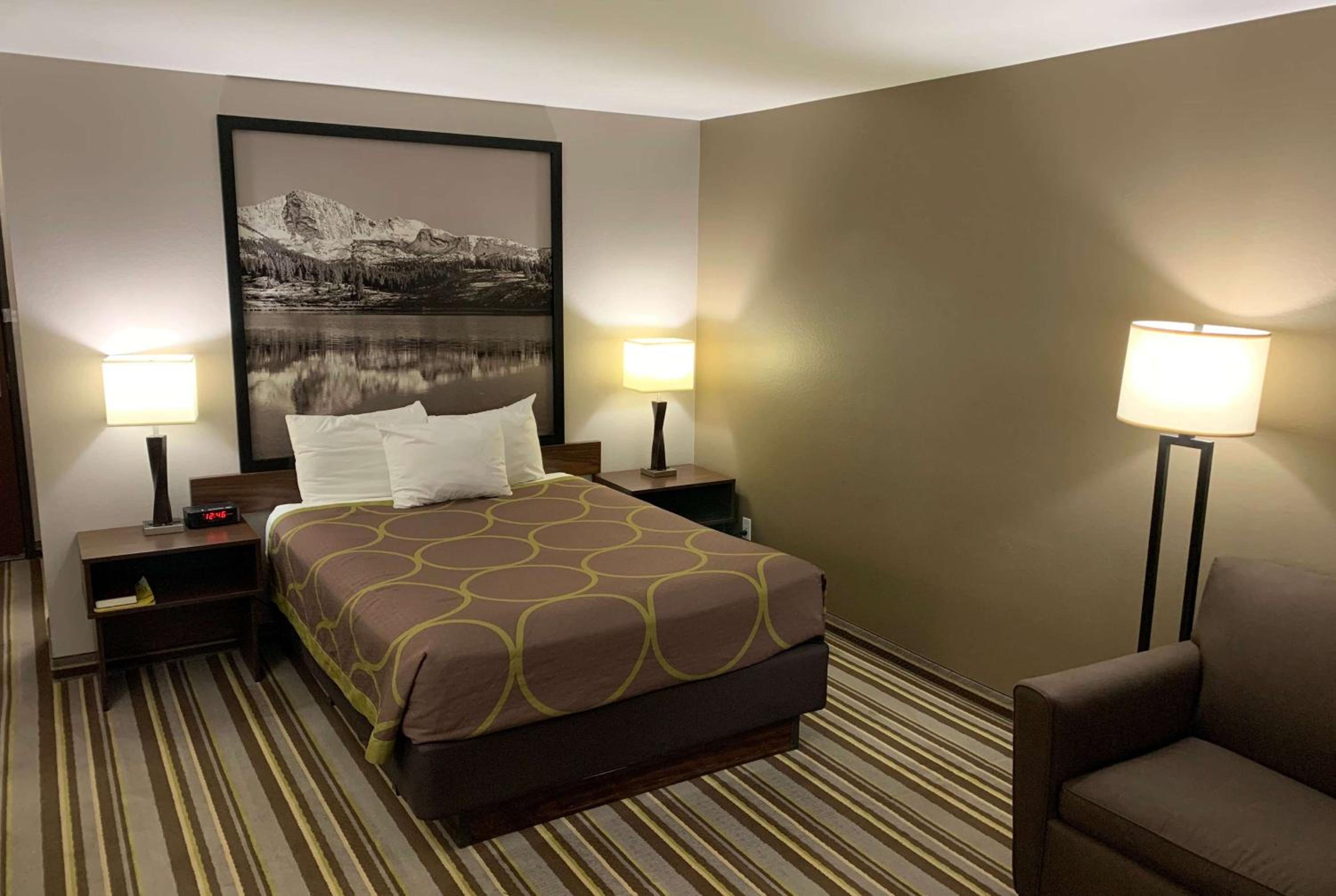 Deluxe Queen Room - Non-Smoking - Photo 5