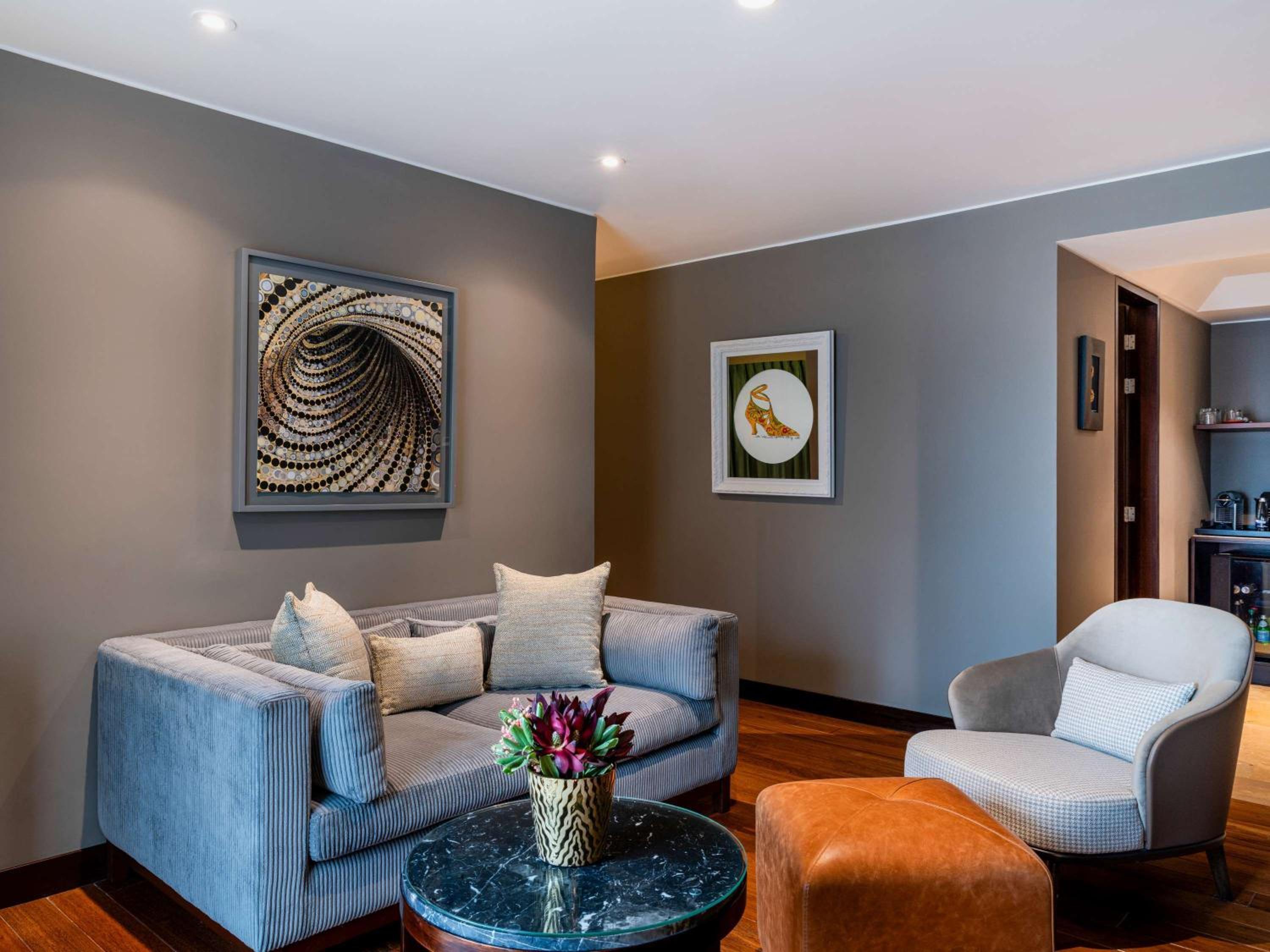Junior Suite with King Bed and Sofa Bed photo 3
