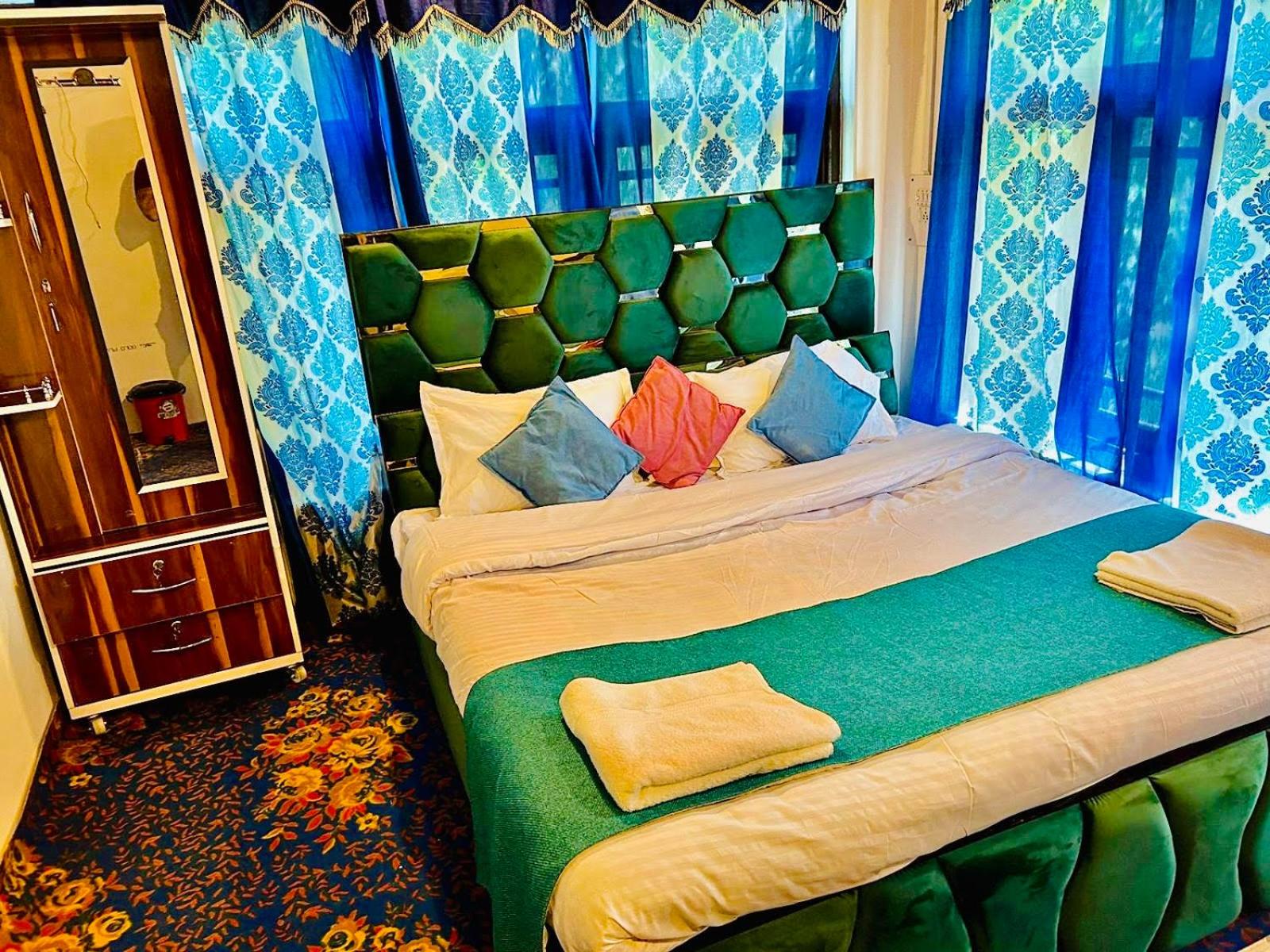Deluxe Double Room photo 2