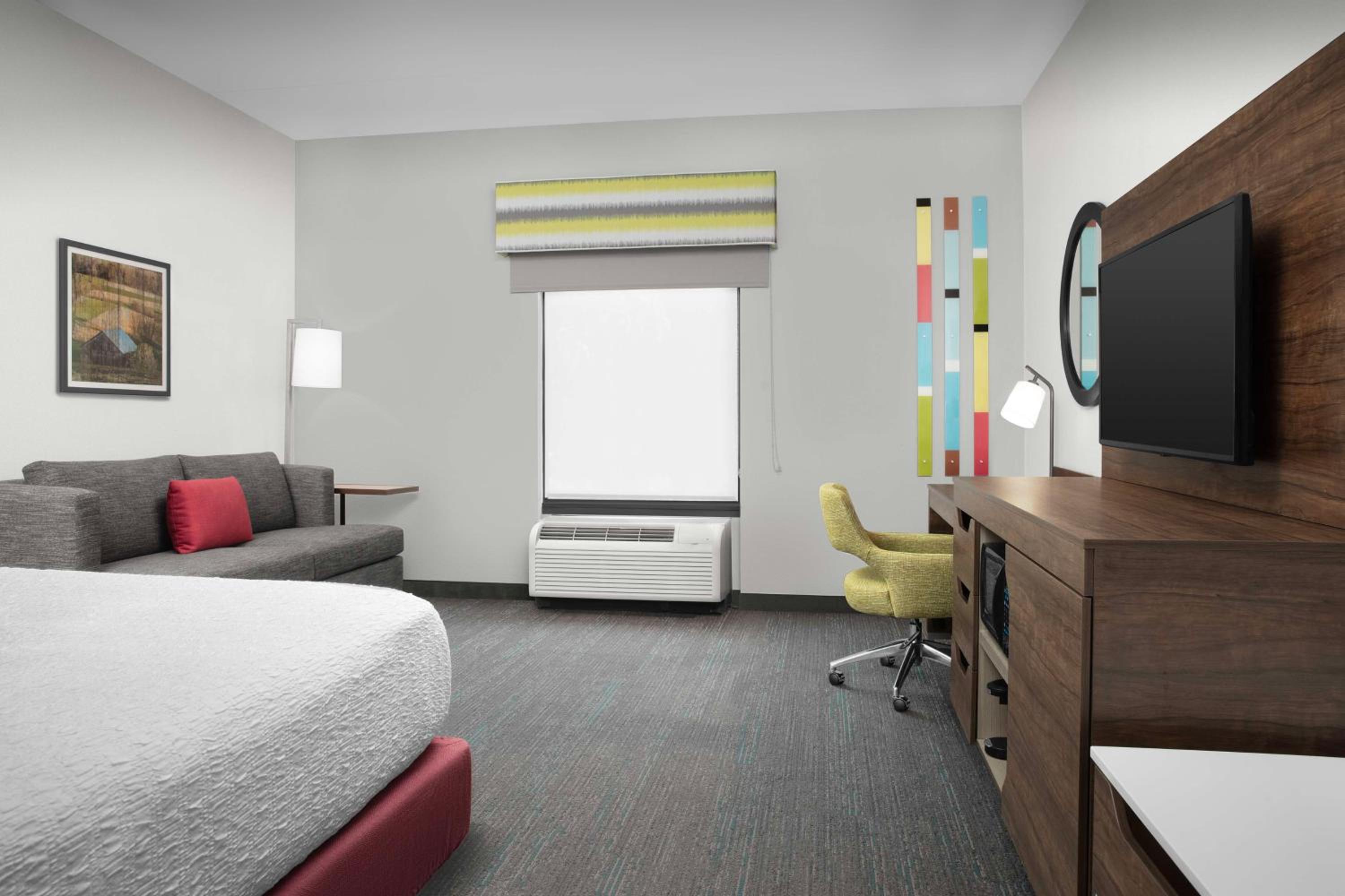 King Room with Sofa Bed - Hearing Accessible/Non-Smoking - Photo 1